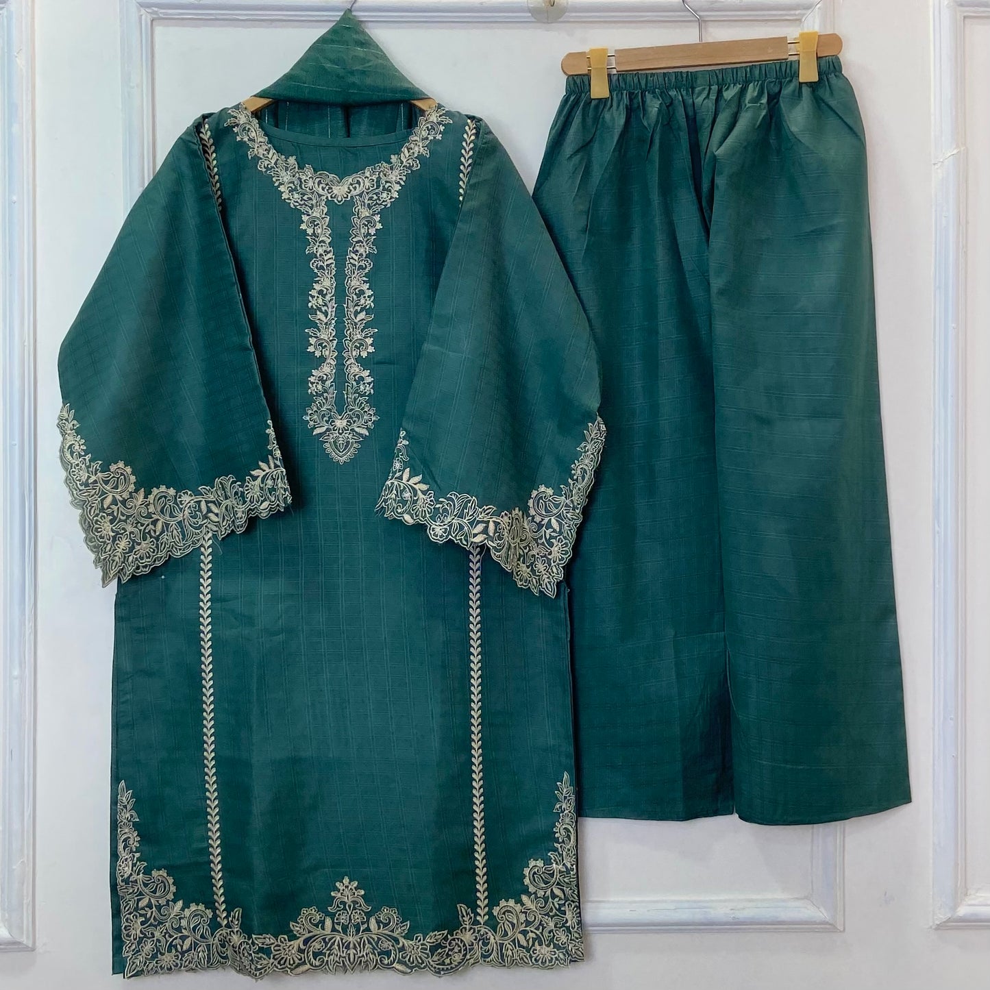 Rich Cutwork Embroidered 3PC (Premium Cotton) D-375