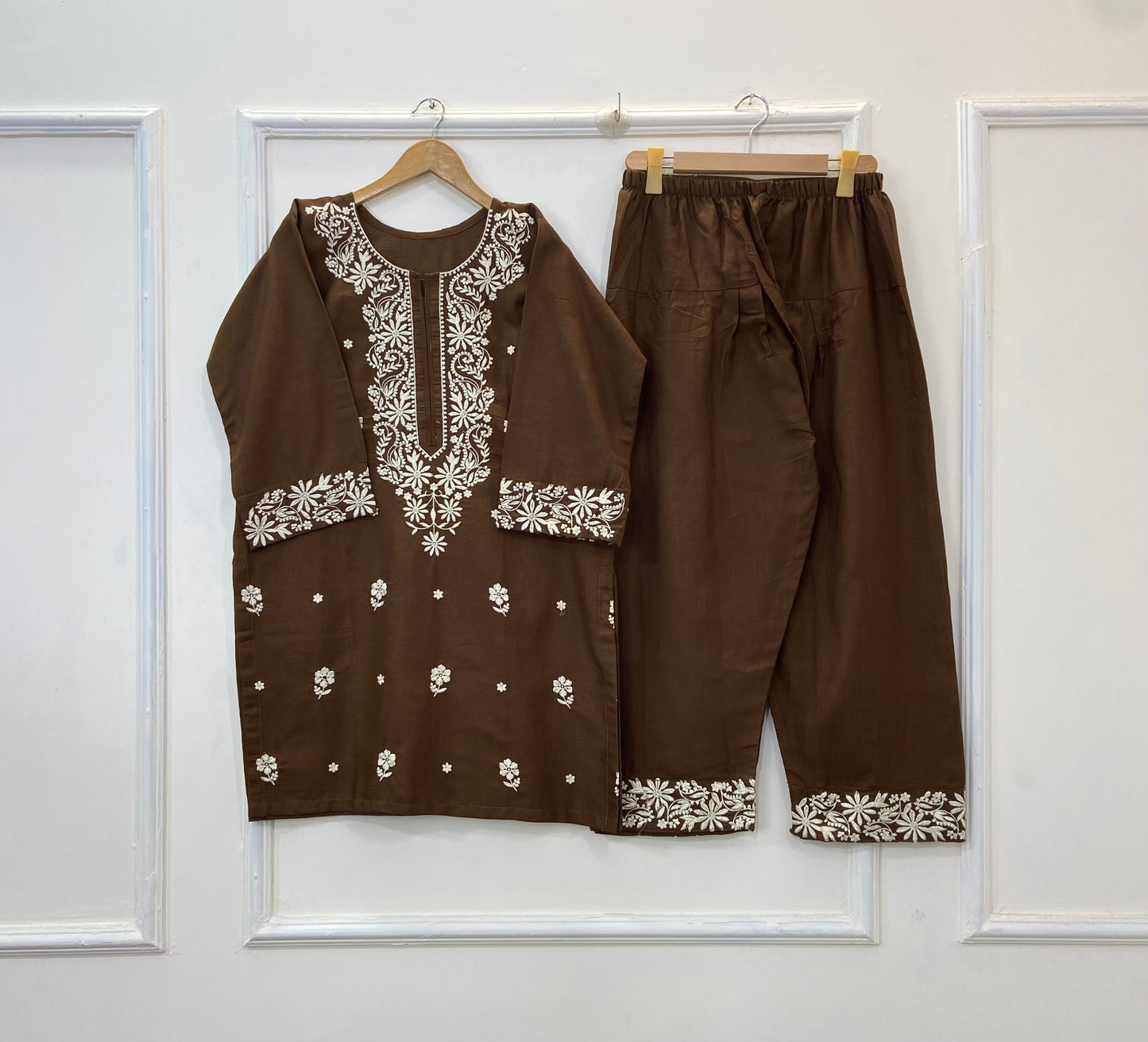 Embroidered Farshi Style 2PC
(Khaddar) D-285