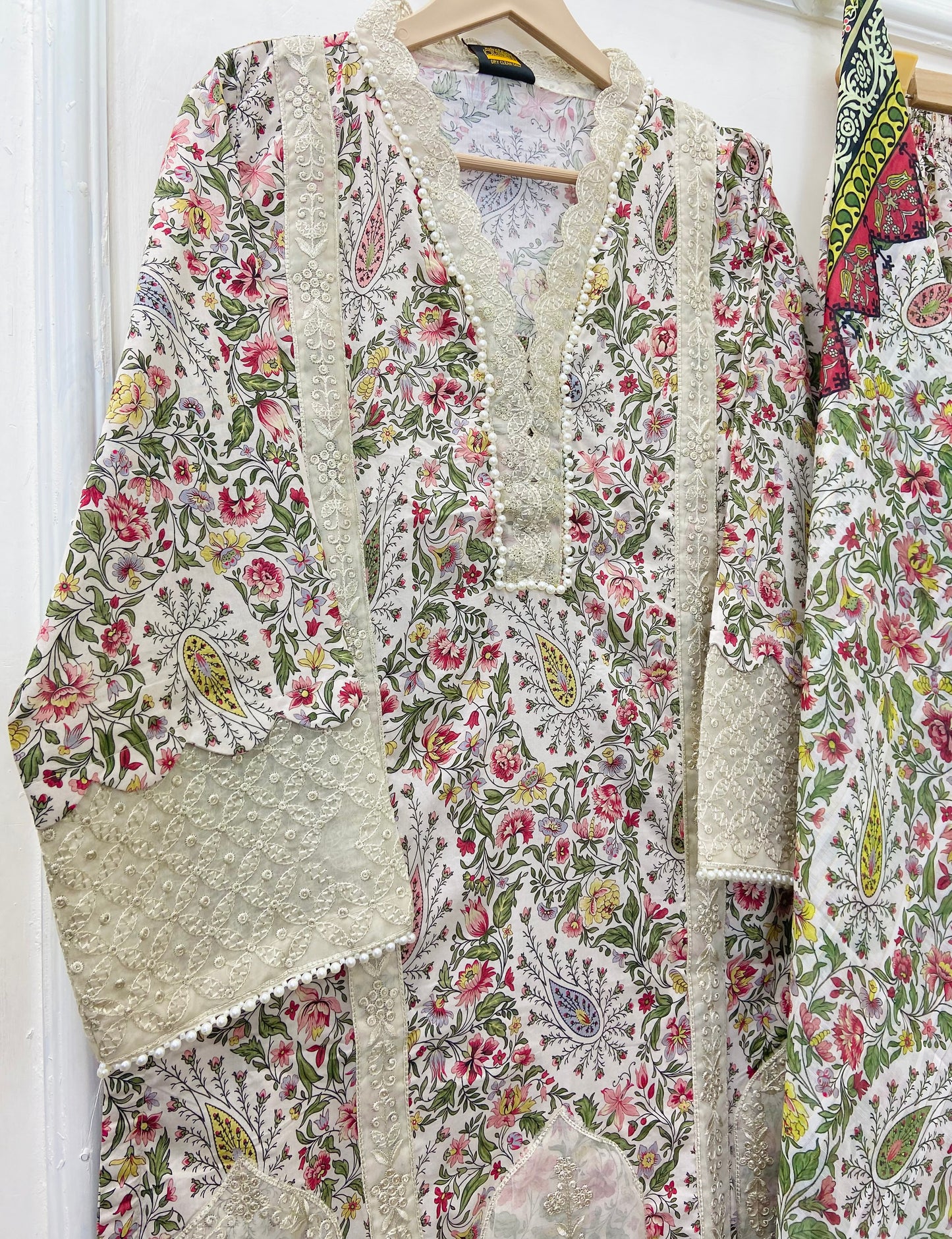 Ivory Garden 3PC (Lawn)