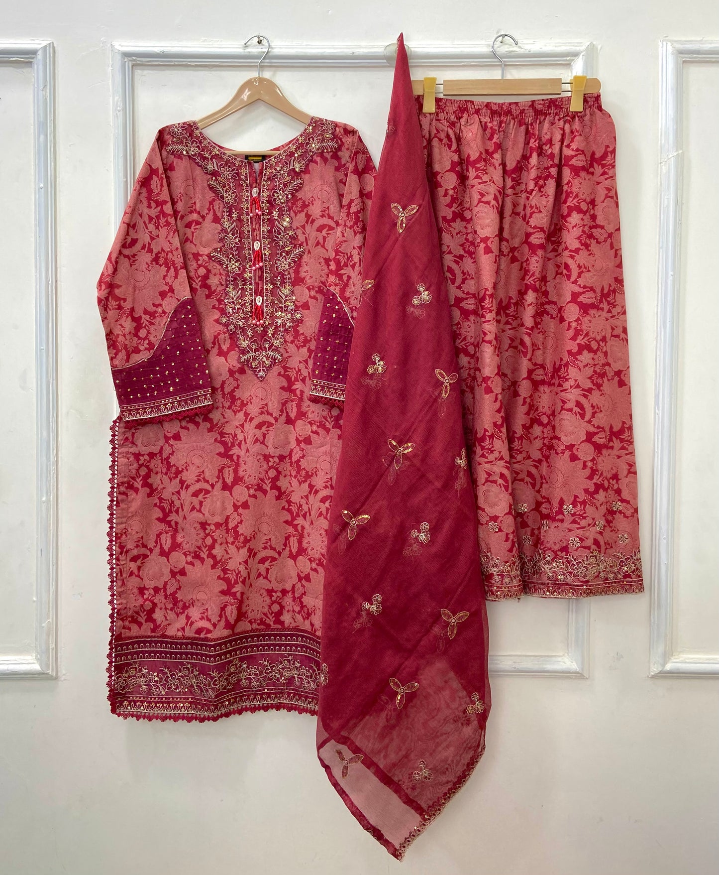 Pinky Embroidered 3PC (Premium Lawn) D-476