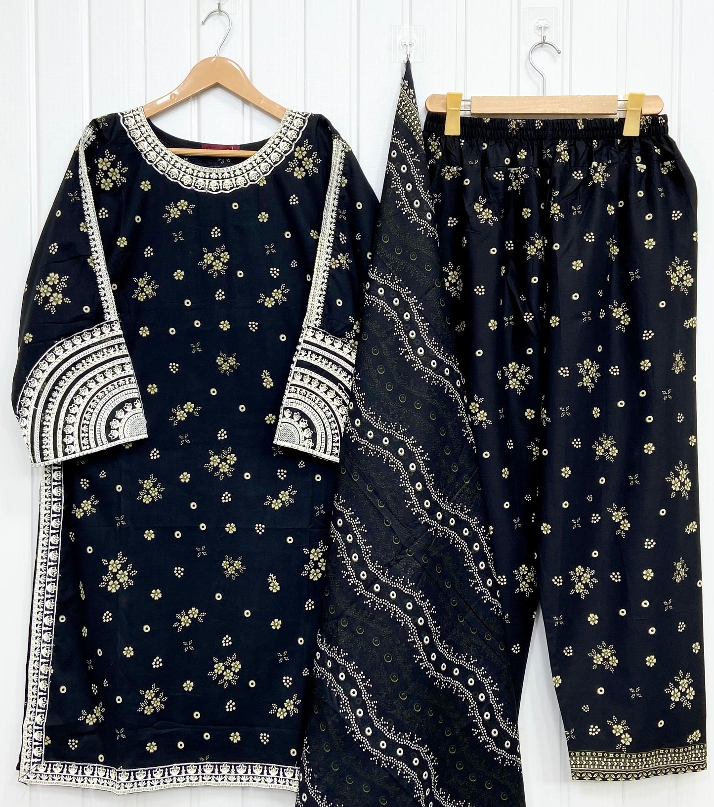 Sequins Touch | Premium Lawn D-774