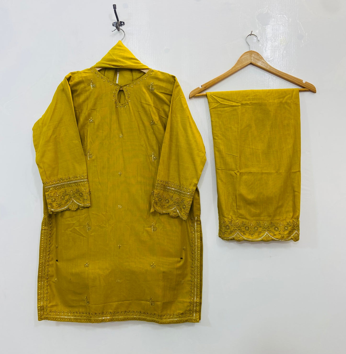 Embellished Beauty 3PC (Khaddar) D-127