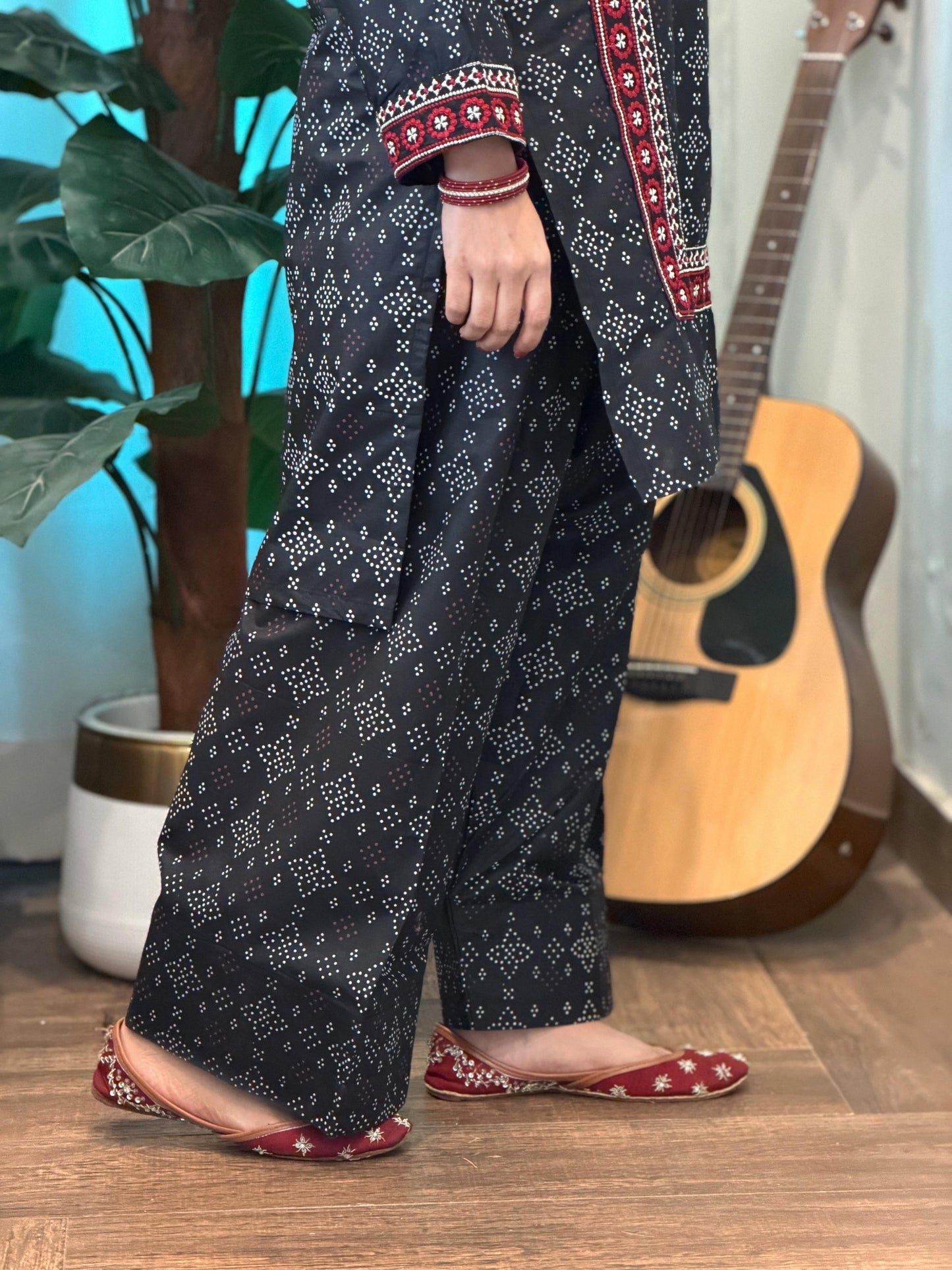 Article no: D-351 Chunri Embroidered| 2PC Lawn