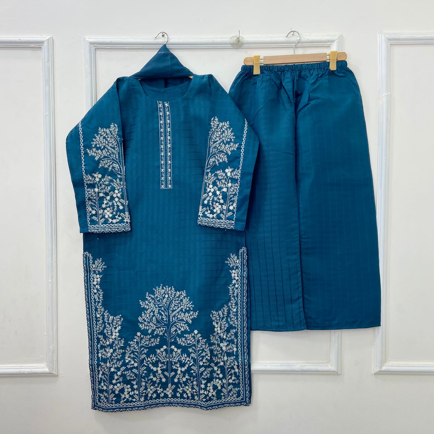 Long-Length Embroidered 3PC (Cotton) D-423