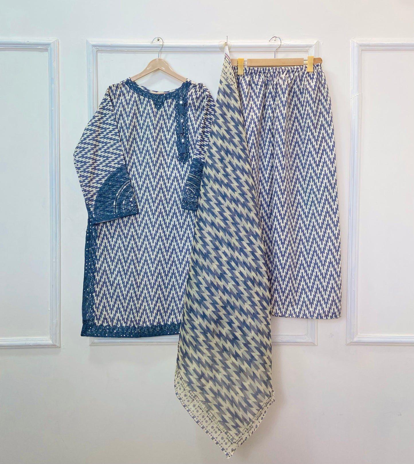 Sequins Embroidered Series: 3PC (Bana Dora Silk) D-367