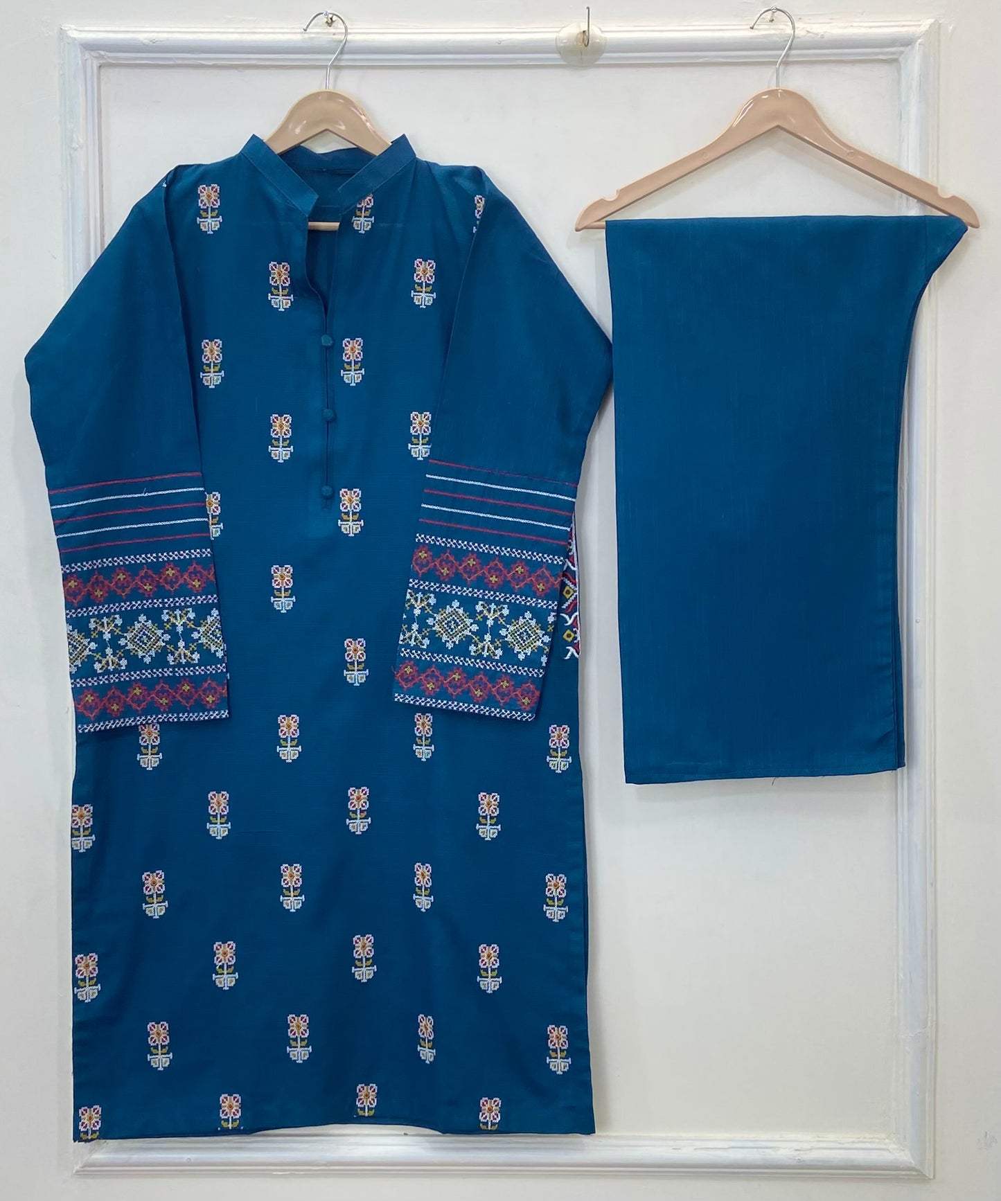 Embroidered Pocket Perfect 2PC (Khaddar) (Best Seller)
D-318