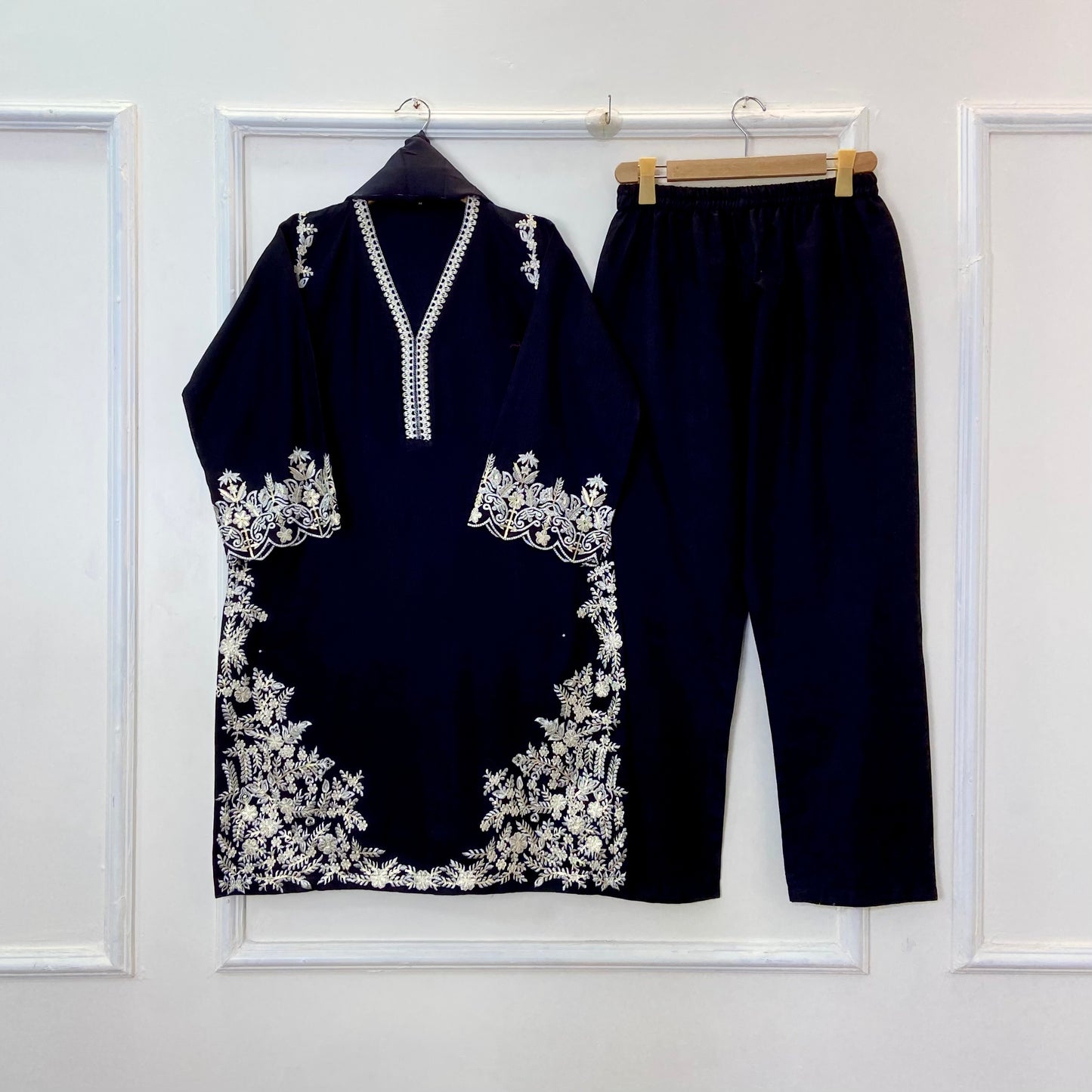 Richly Embroidered Luxe 3PC (Khaddar) D-330