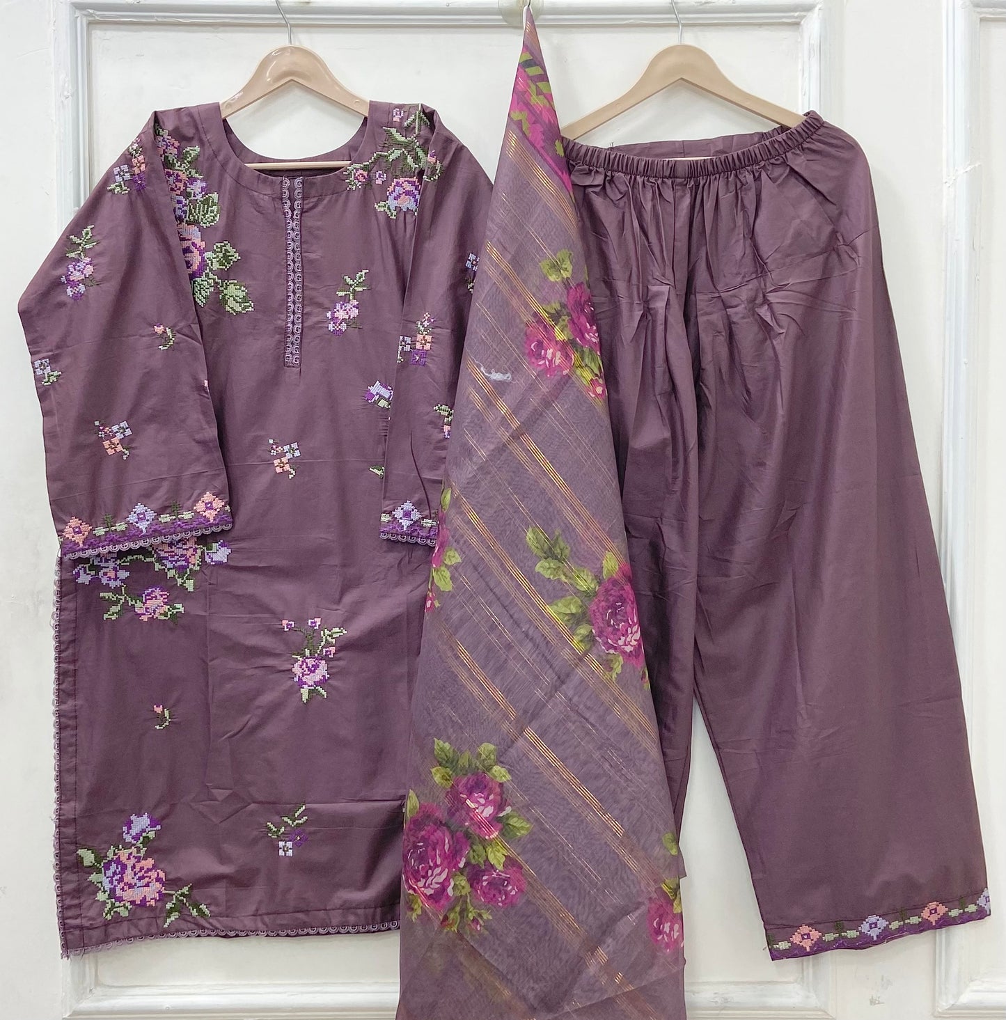 Embroidered Farshi | 3PC Cotton Lawn D-597