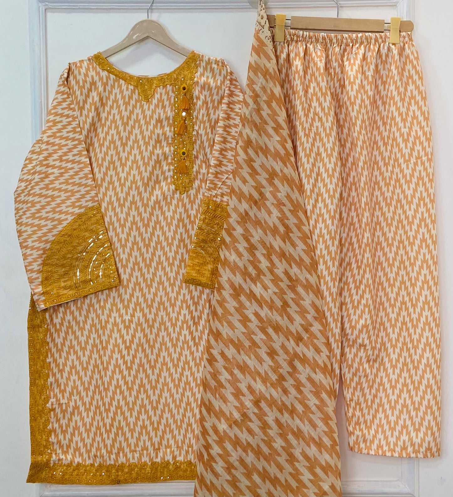 Sequins Embroidered Series: 3PC (Bana Dora Silk) D-367