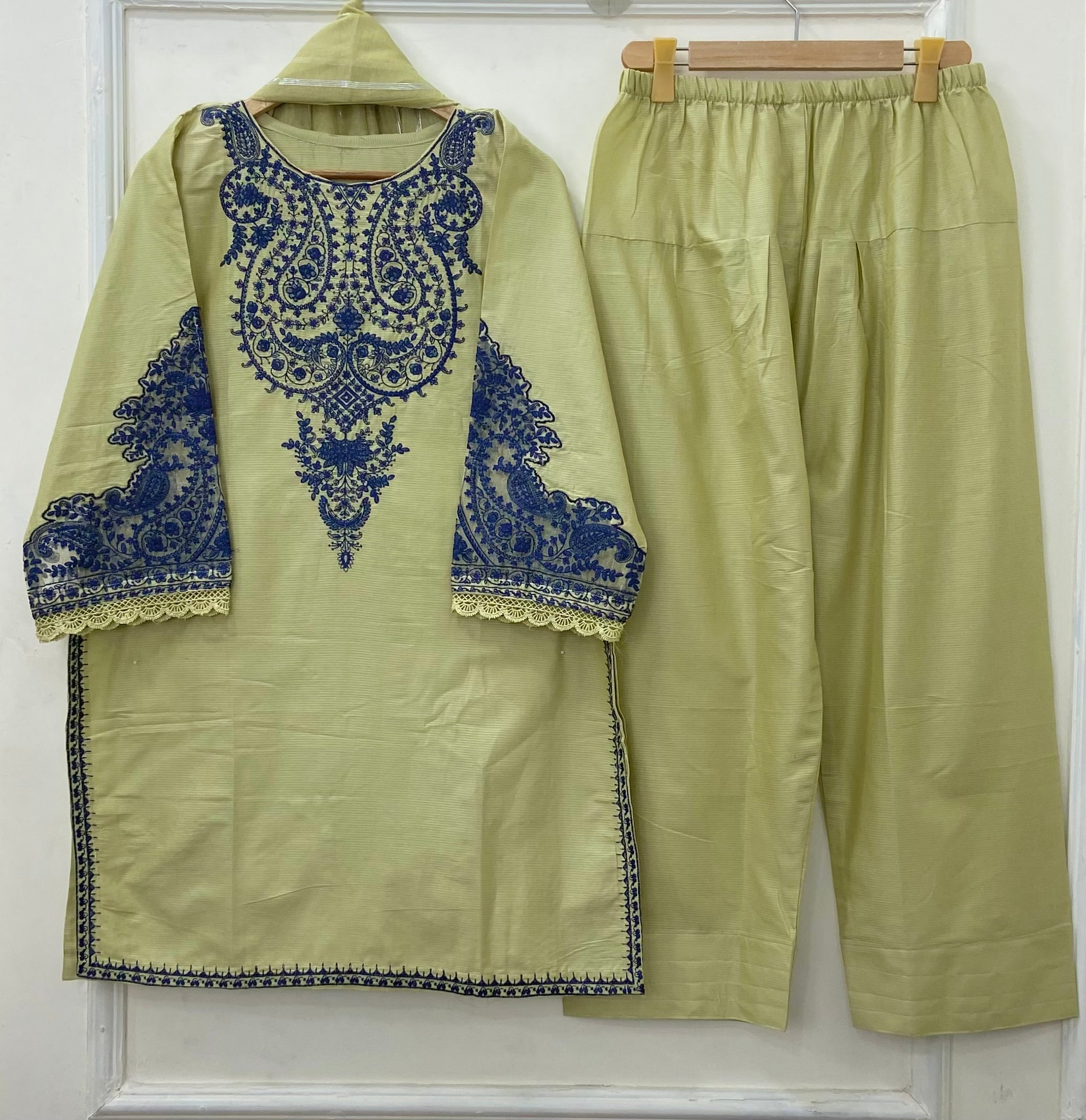 Maria.B Embroidered 3PC (Premium Cotton) D-438