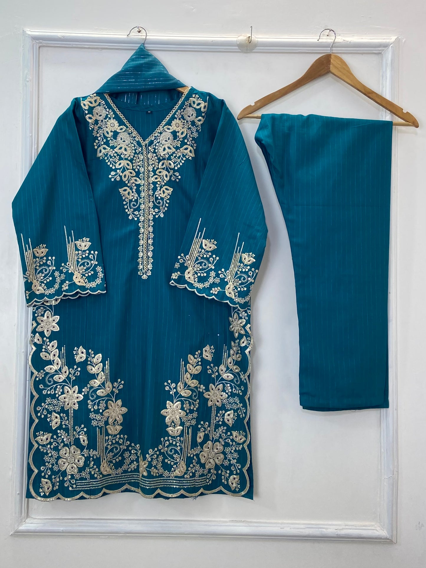 Richly Embroidered Luxe 3PC (Khaddar) D-276