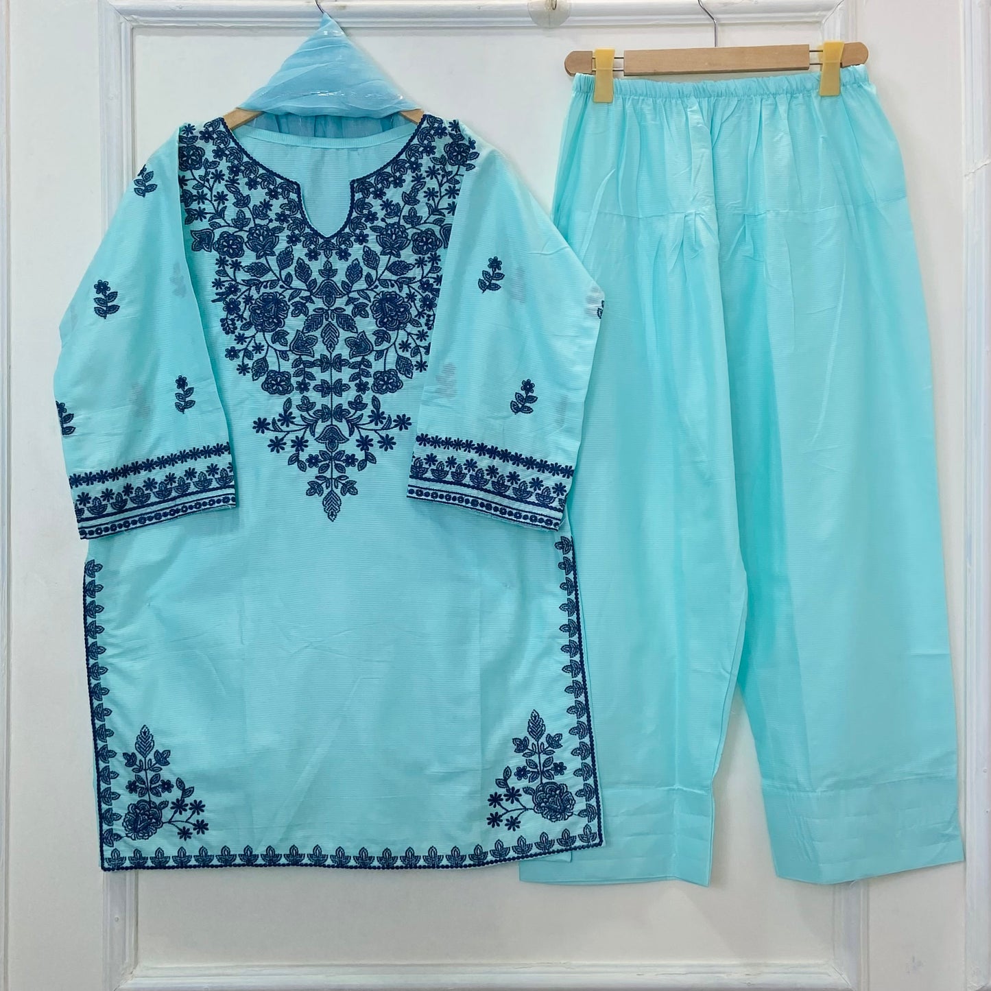 Floral Bunch Embroidered 3PC (Premium Cotton) D-371