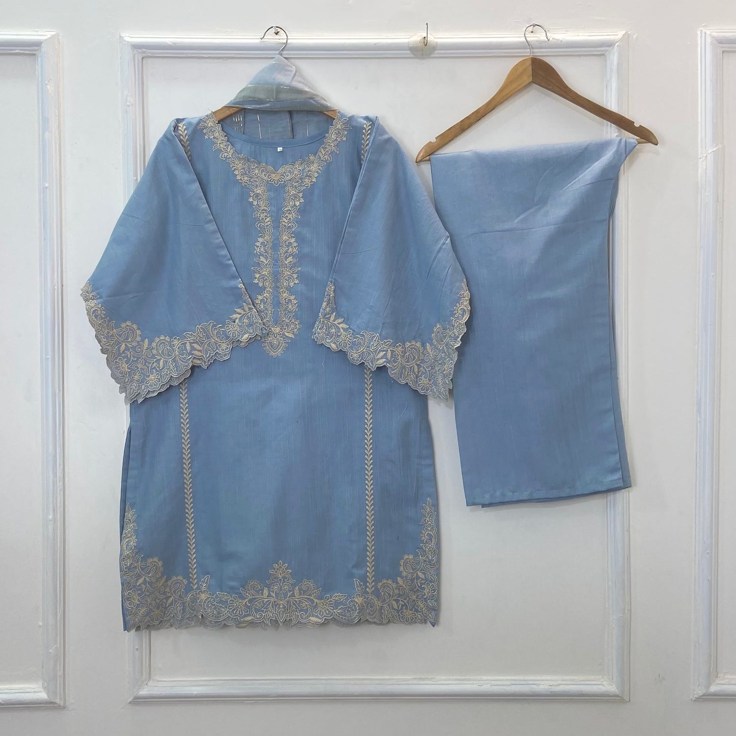 Front-Back Cutwork Embroidered 3PC (Khaddar) D-260