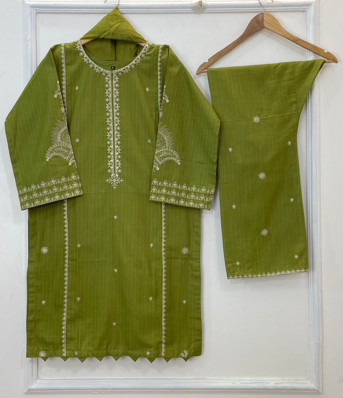 Elegant Embroidered 3PC (Khaddar) D-241
