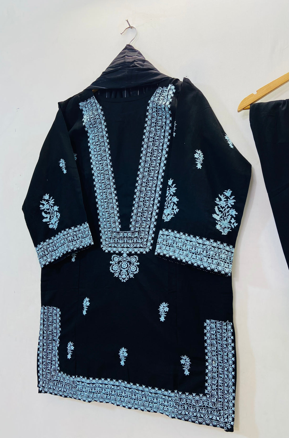 Embroidered Farshi 3PC (Cotton Lawn) D-69