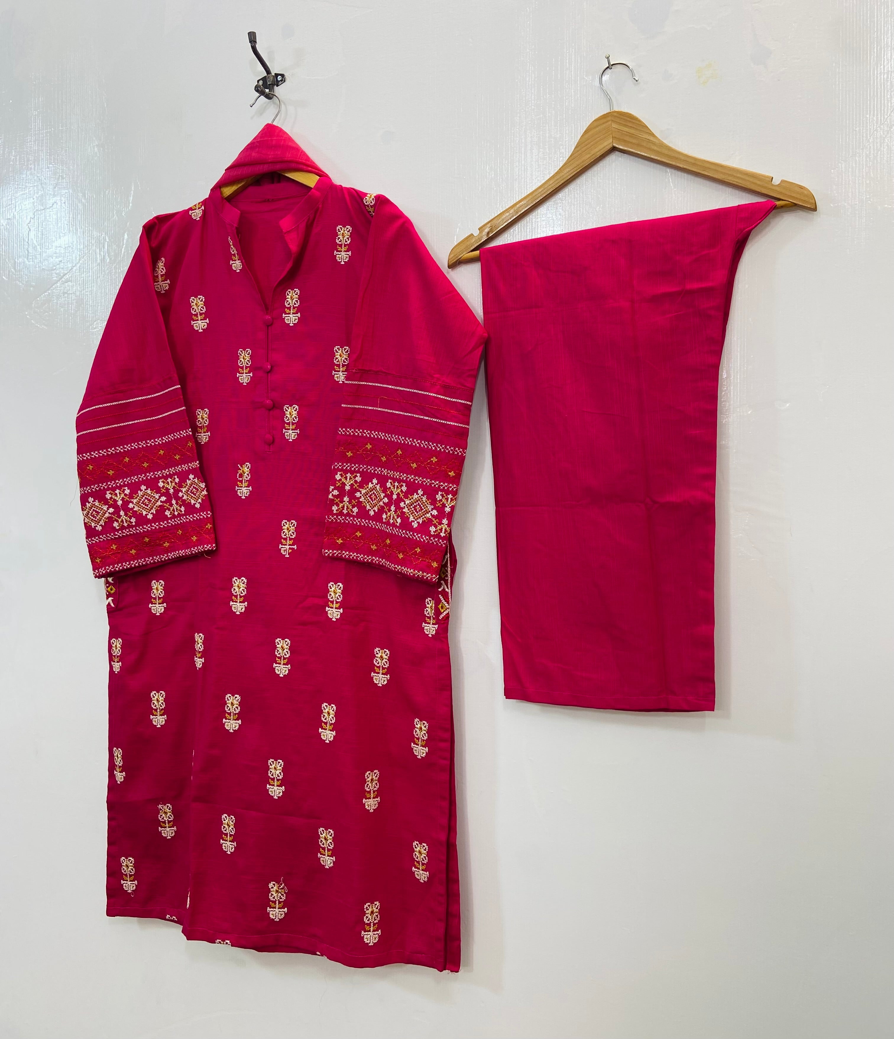 Pocket Embroidered 3PC (Best Selling) (Khaddar) D-125