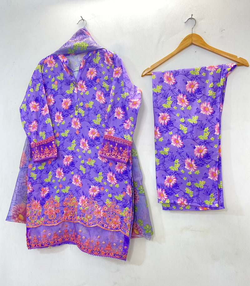 Chicken Kari Embroidered 3PC (Lawn) D-32