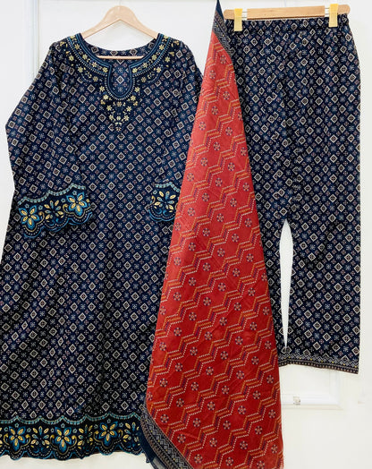 Article no: D-714| Premium Lawn 3piece