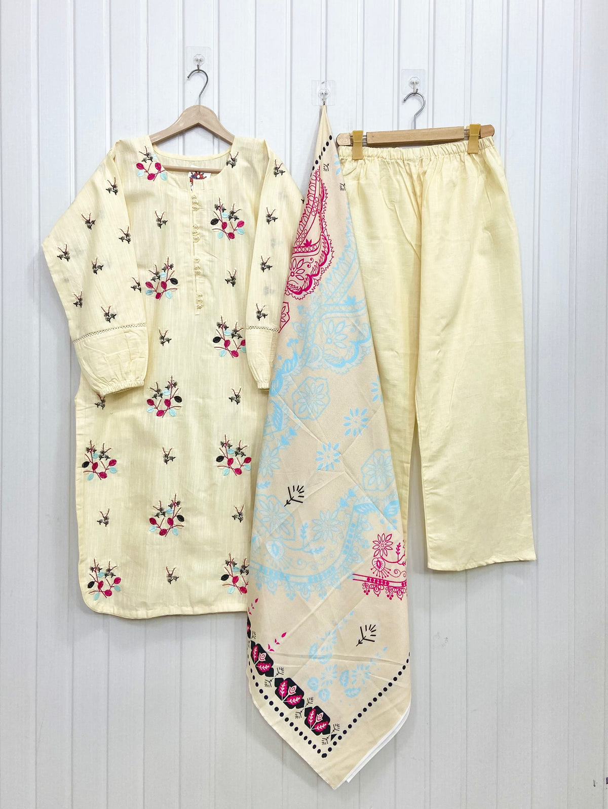 Article: D-1180 Khaddar 3piece