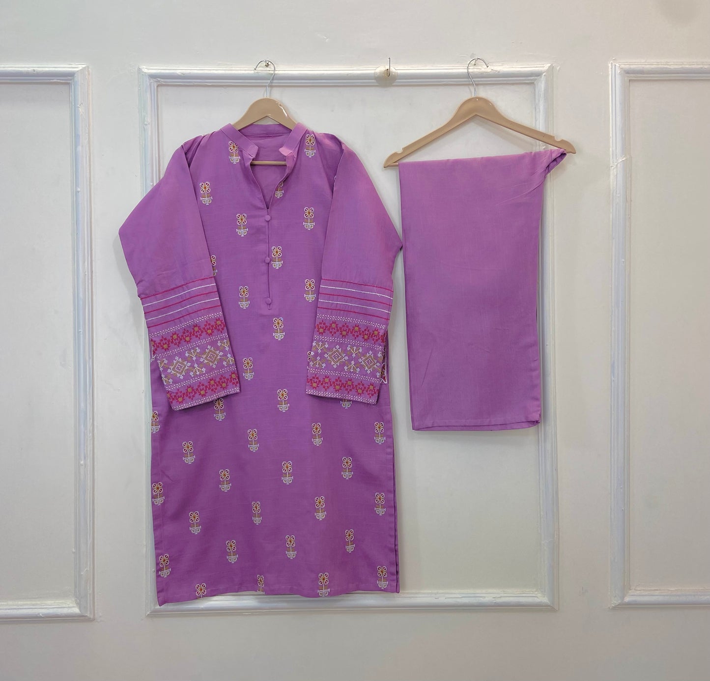 Embroidered Pocket Perfect 2PC (Khaddar) (Best Seller) 
D-318