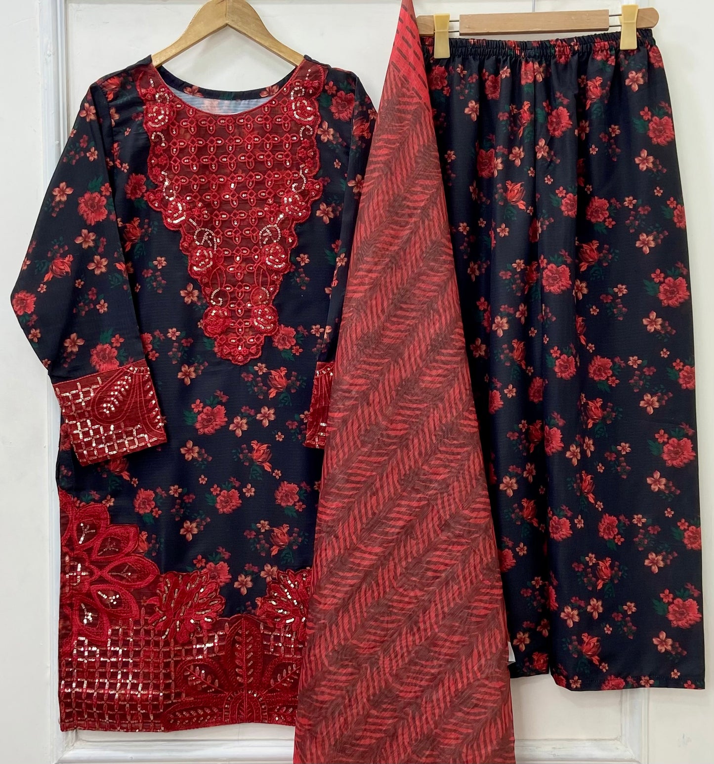 Titli Embroidered 3PC (Bana Dora Silk) D-414