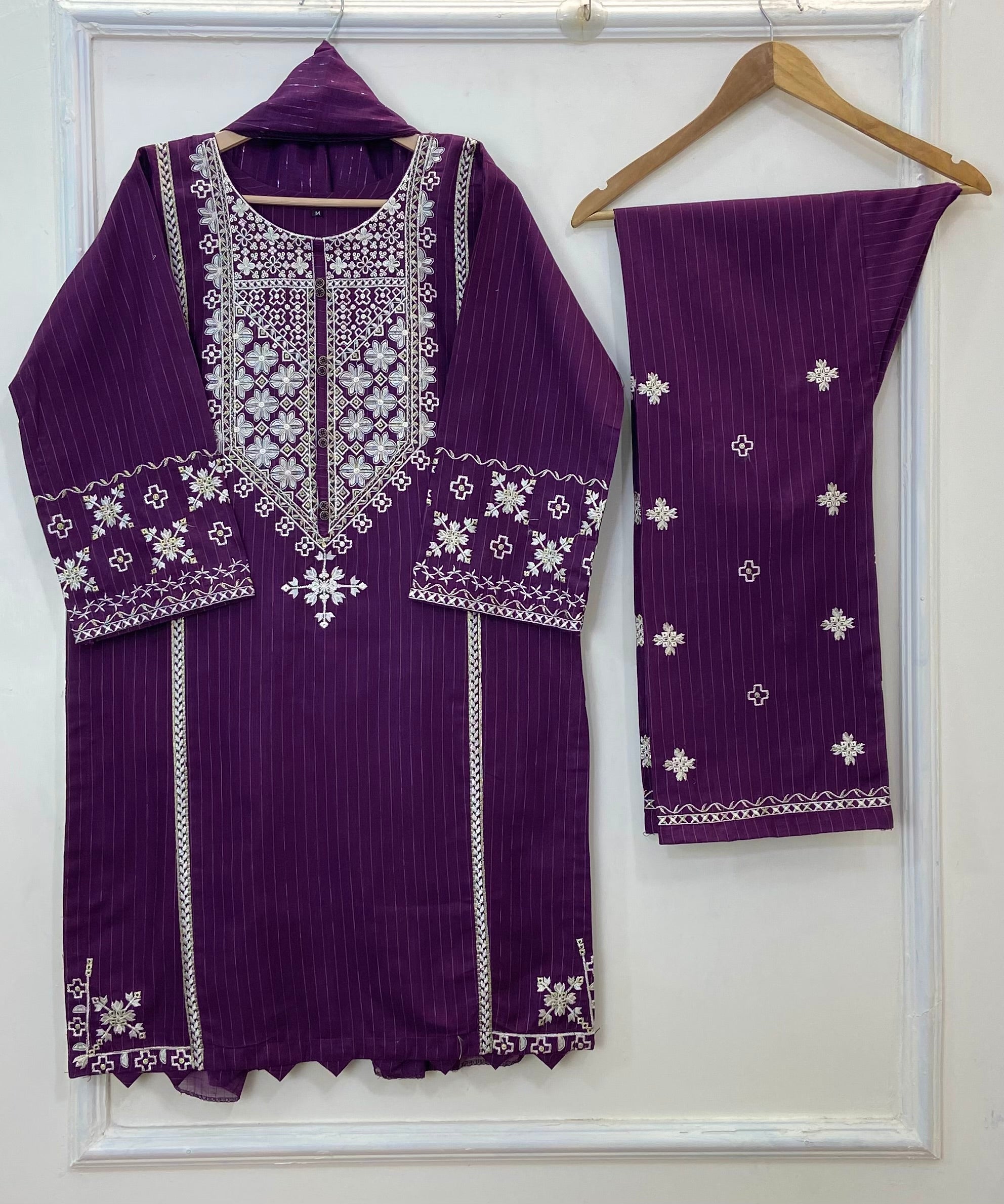 WarmAura Embroidered Winter Edit: 3PC (Khaddar) D-249