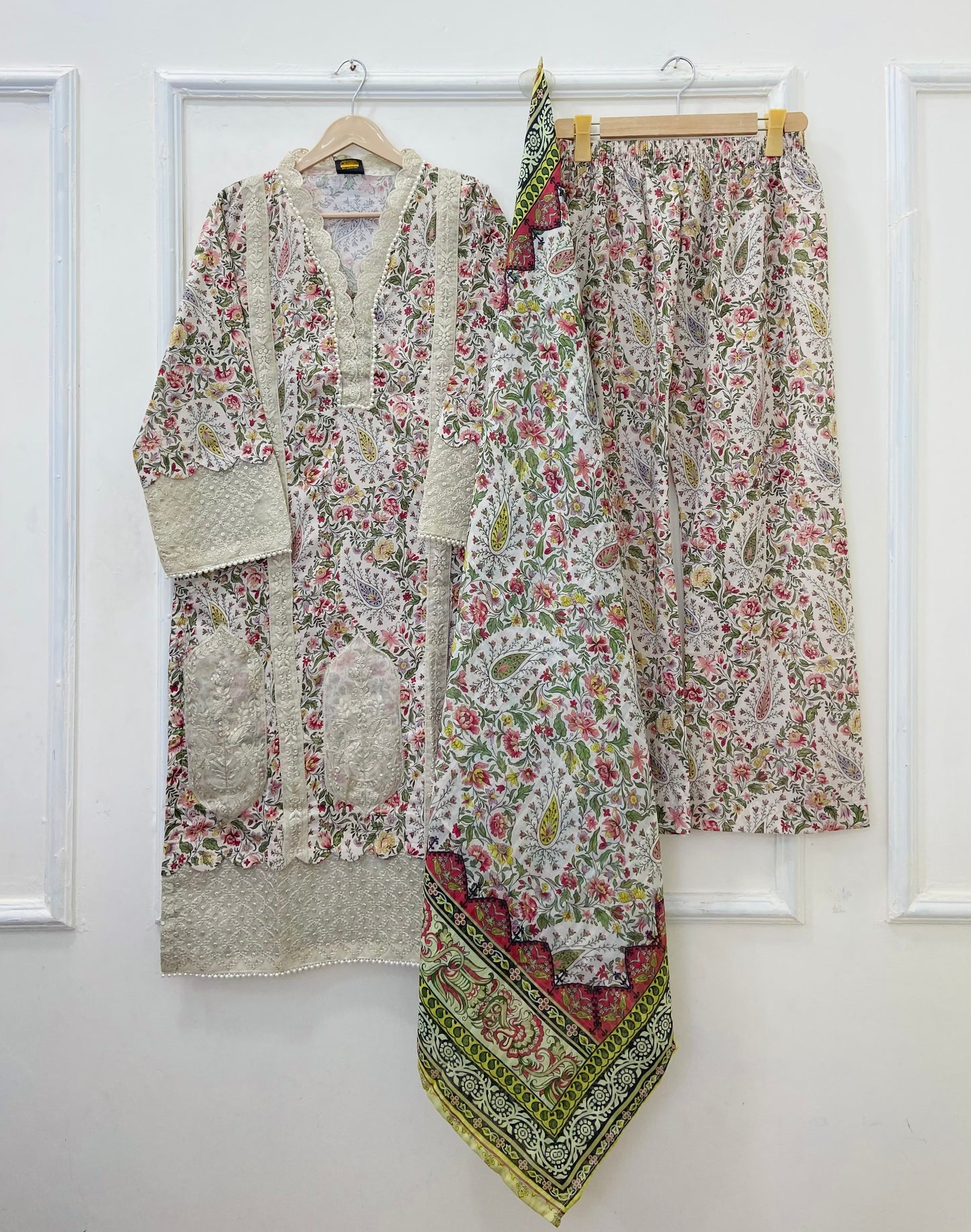Ivory Garden 3PC (Lawn)