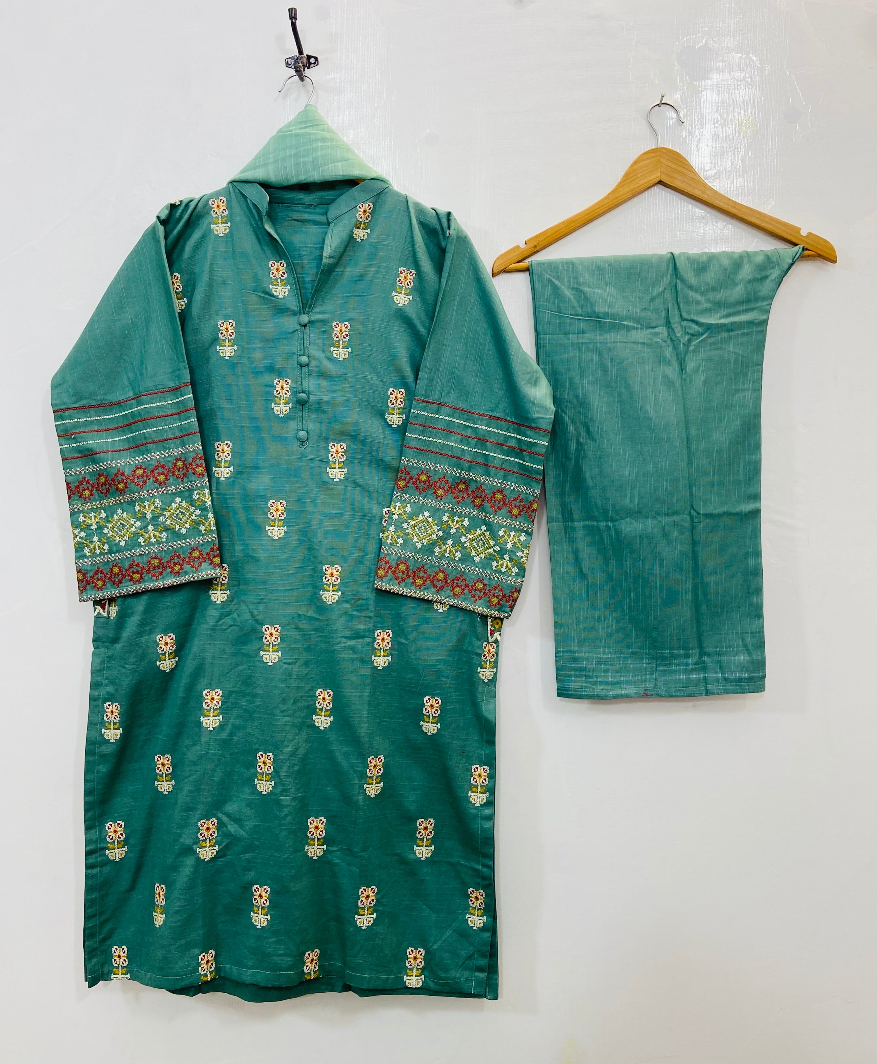 Pocket Embroidered 3PC (Best Selling) (Khaddar) D-125
