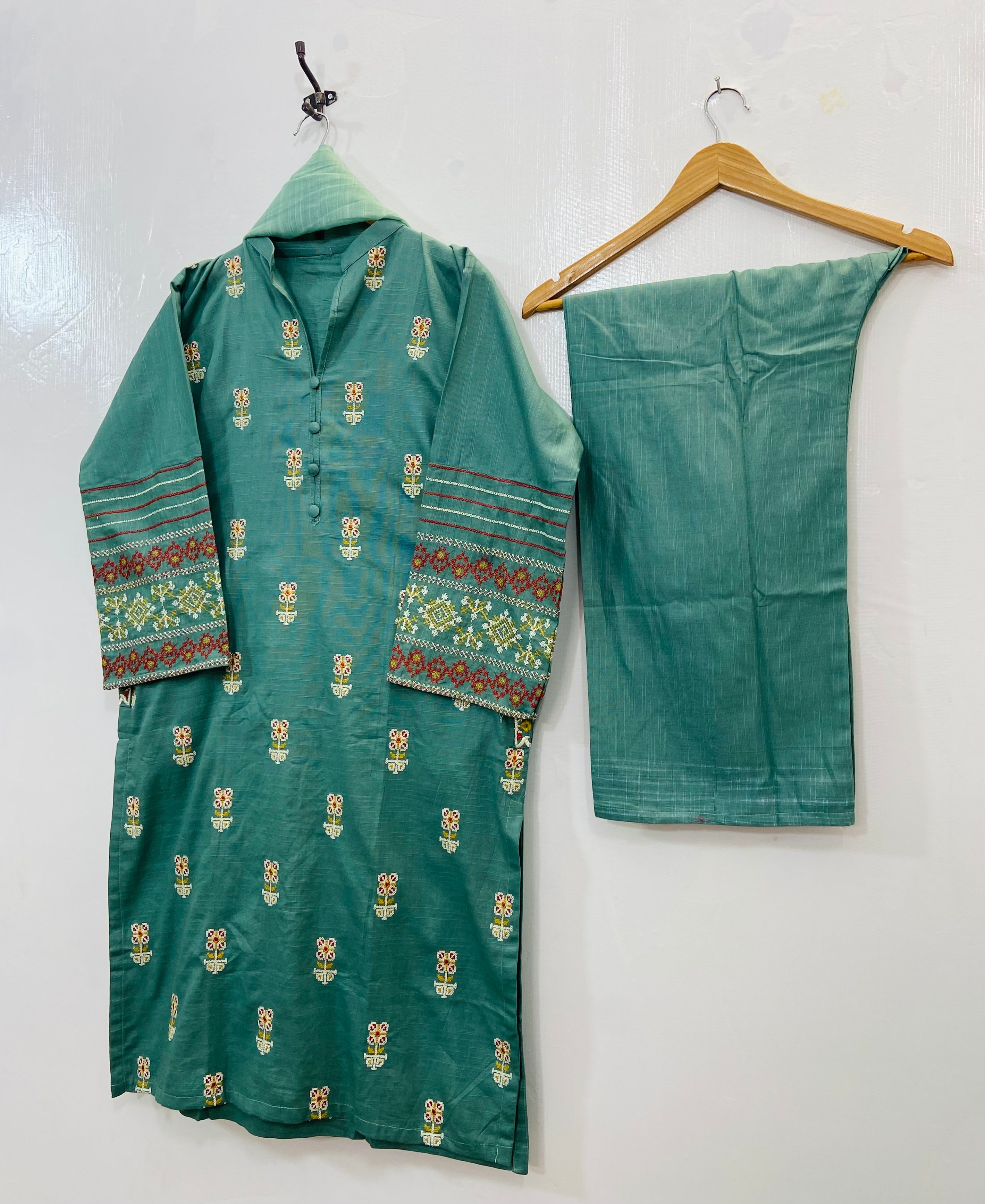 Pocket Embroidered 3PC (Best Selling) (Khaddar) D-125