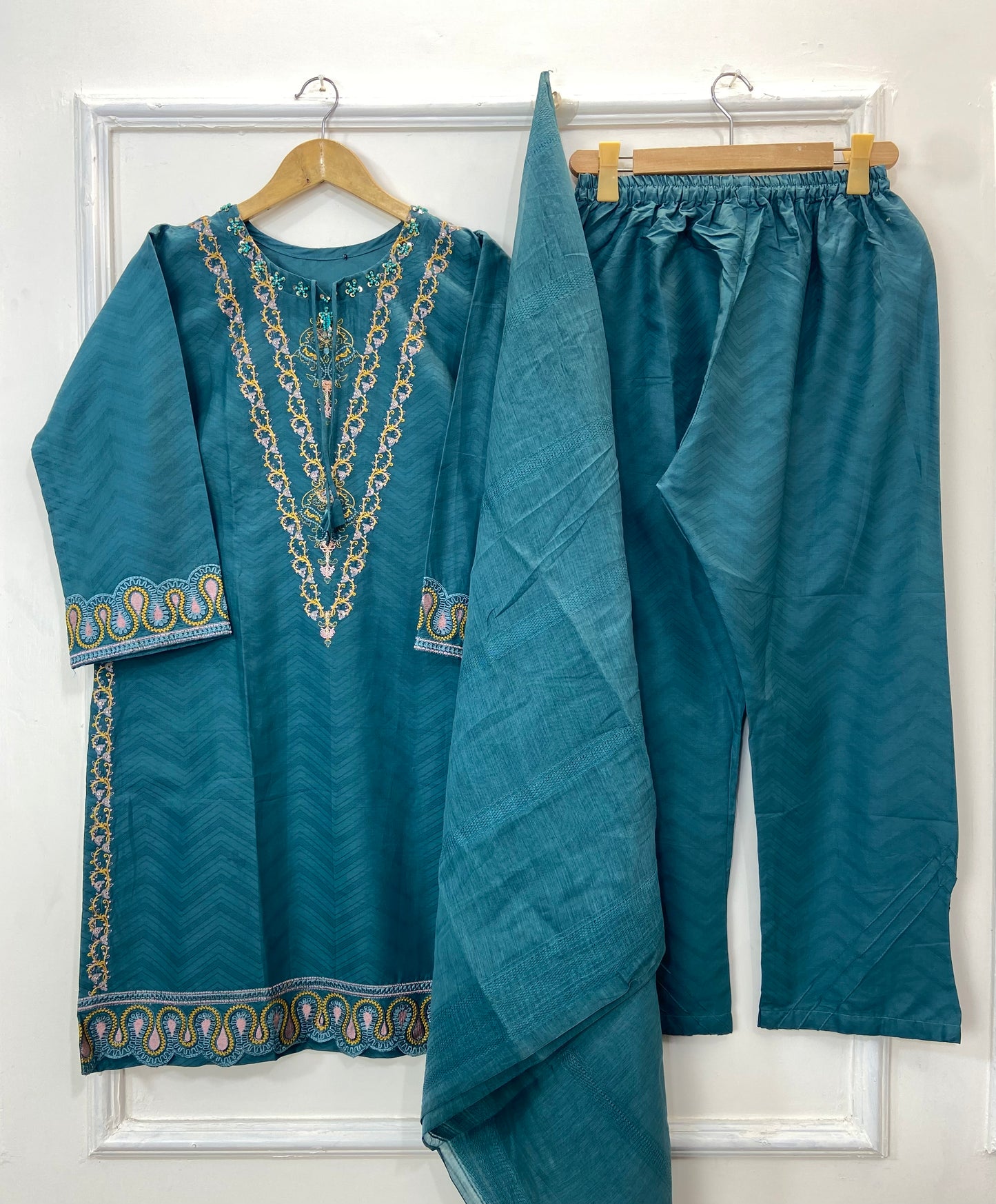 Desi Dastkaar 3PC (Winter Cotton) D-178