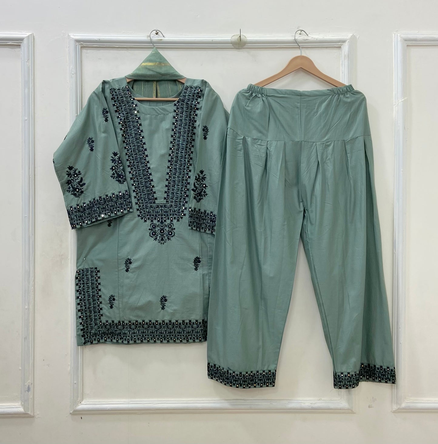 Patakha Farshi | 3PC Lawn Cotton D-583