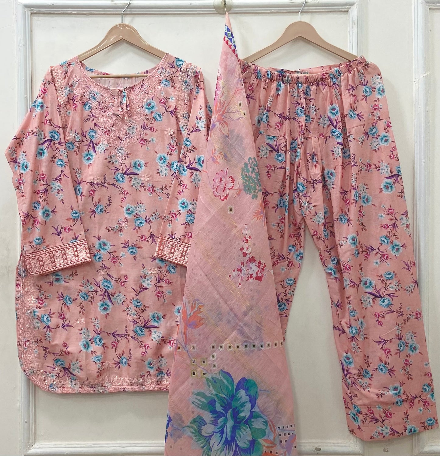Summer Splash | Farshi Lawn D-641
