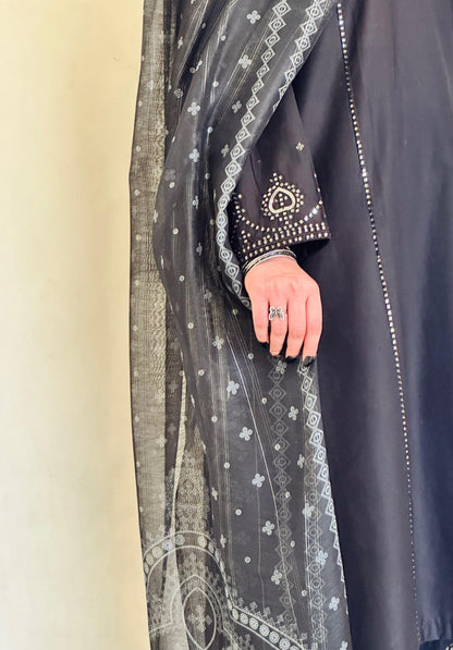 Guluna Formals Black | 3PC Lawn Cotton D-572
