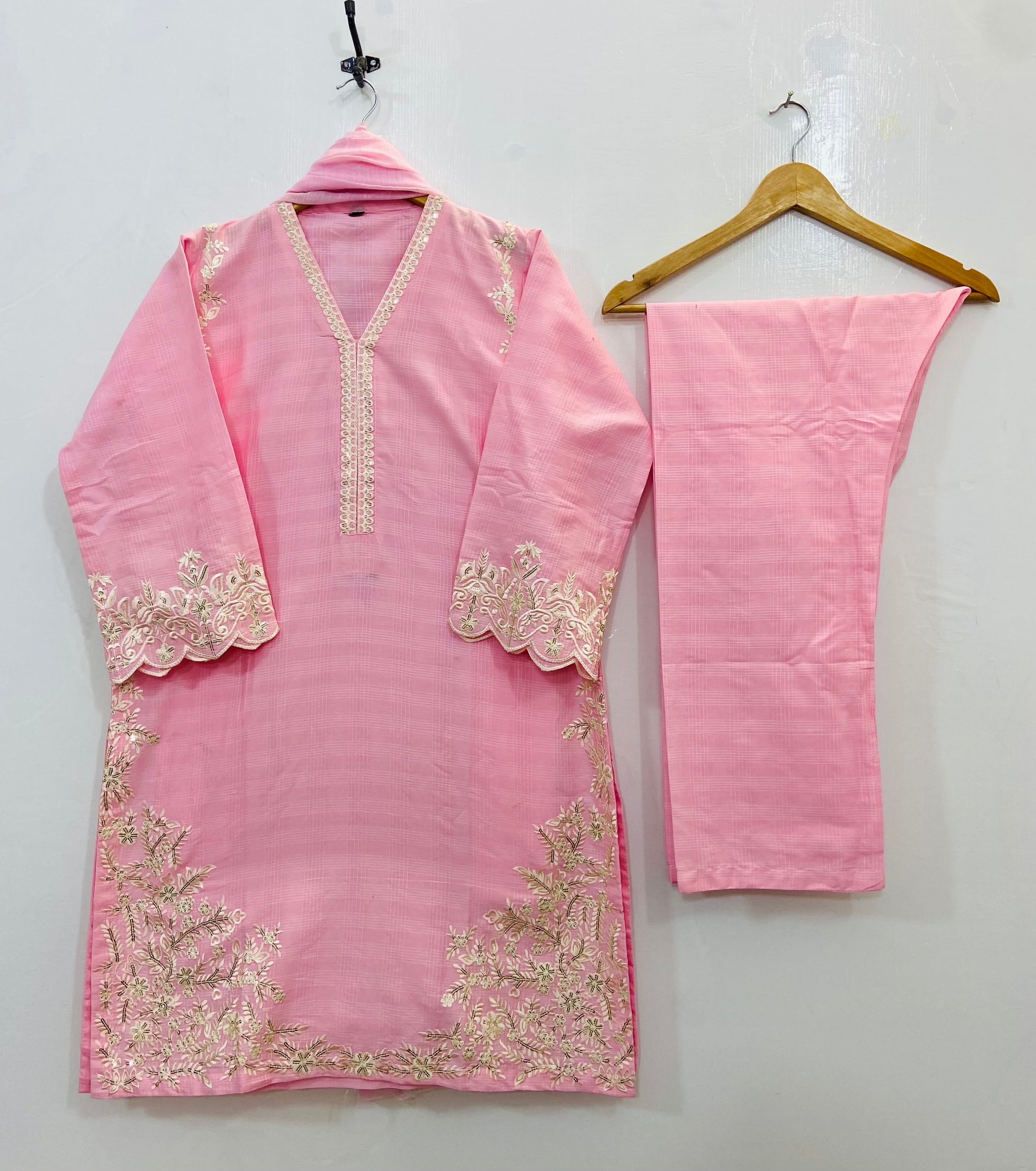 Floral Embroidered Bunch 3PC (Khaddar) D-130