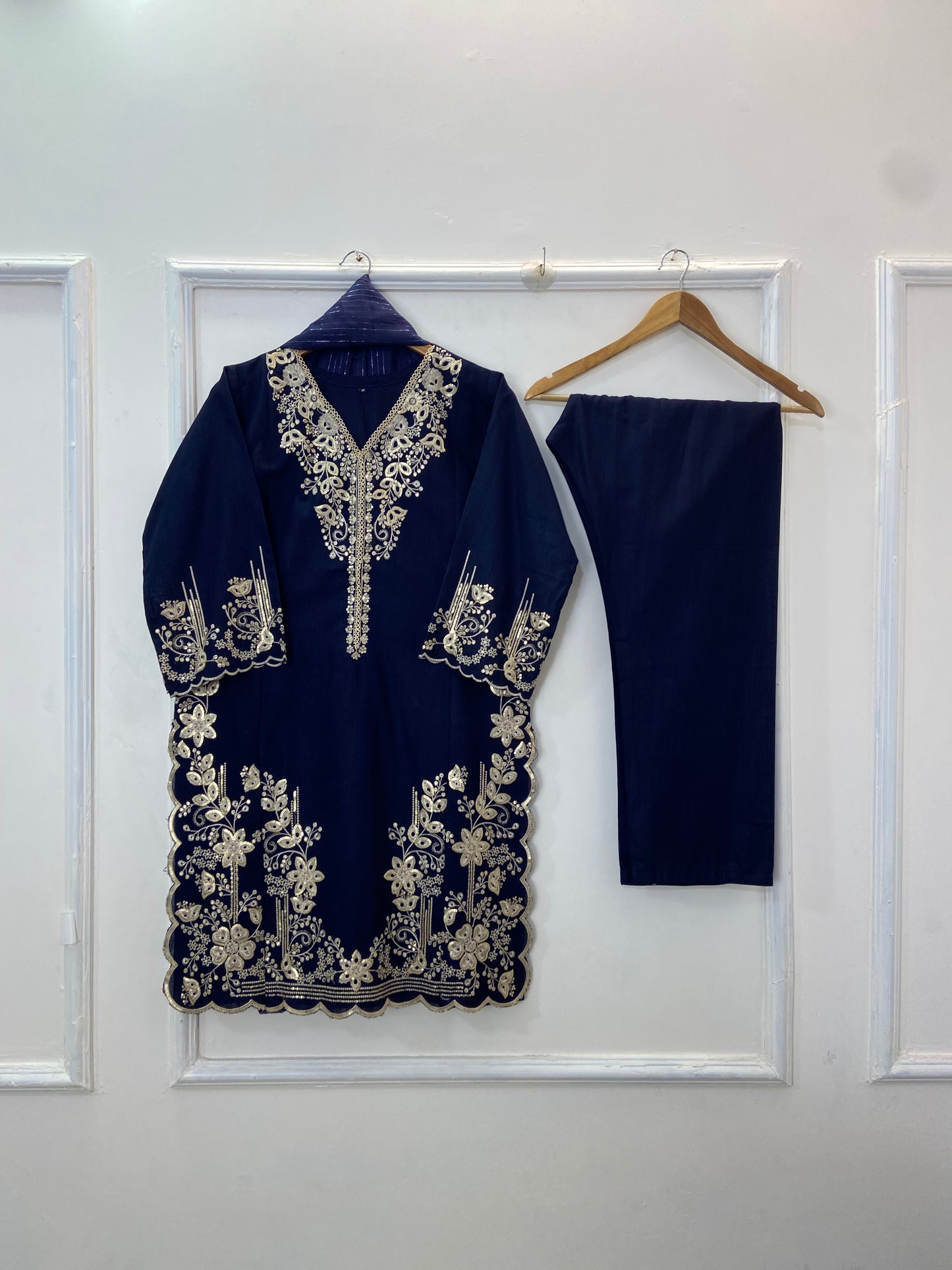 Richly Embroidered Luxe 3PC (Khaddar) D-276