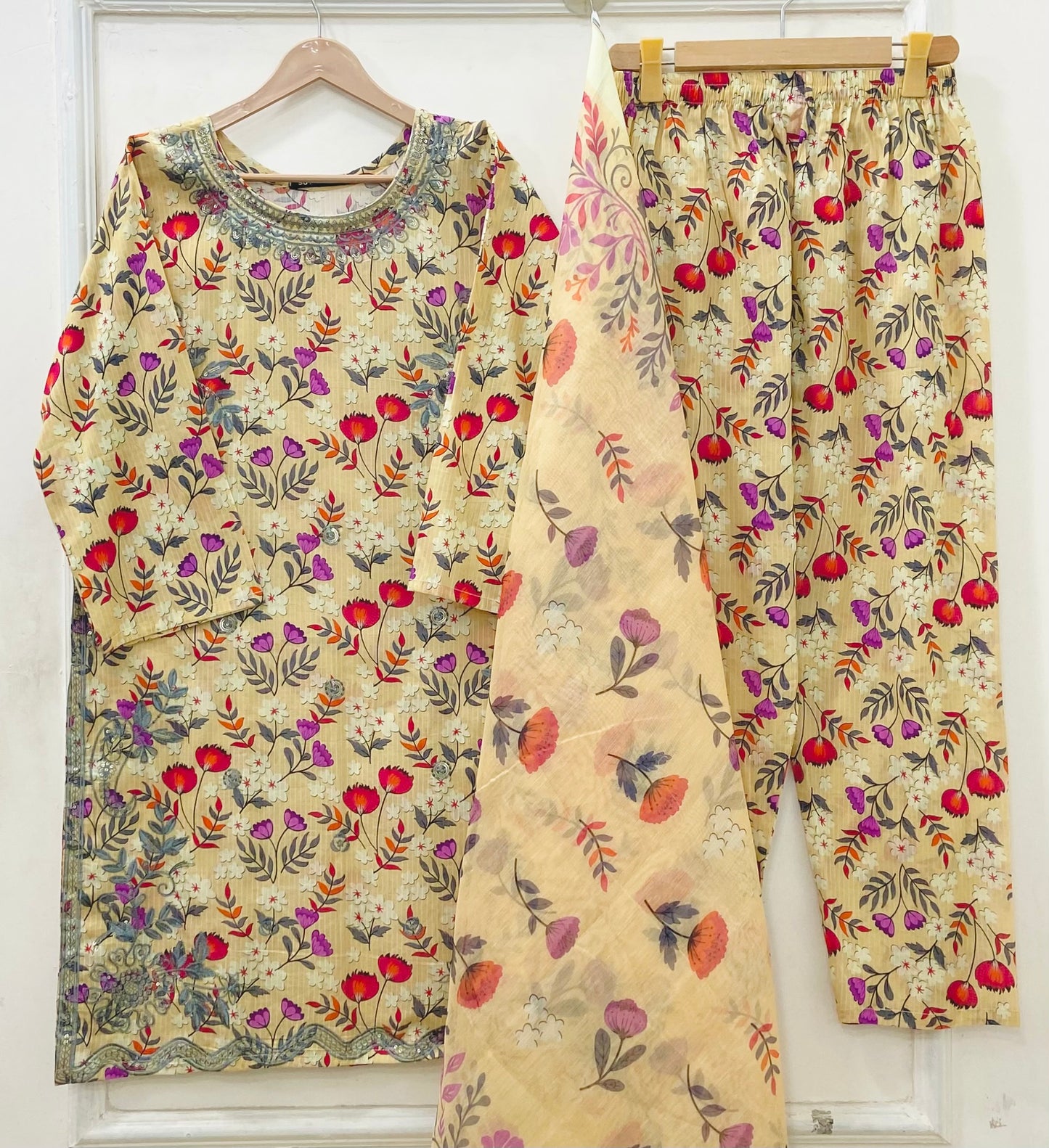 Article no: D-673 Bana Dora Lawn