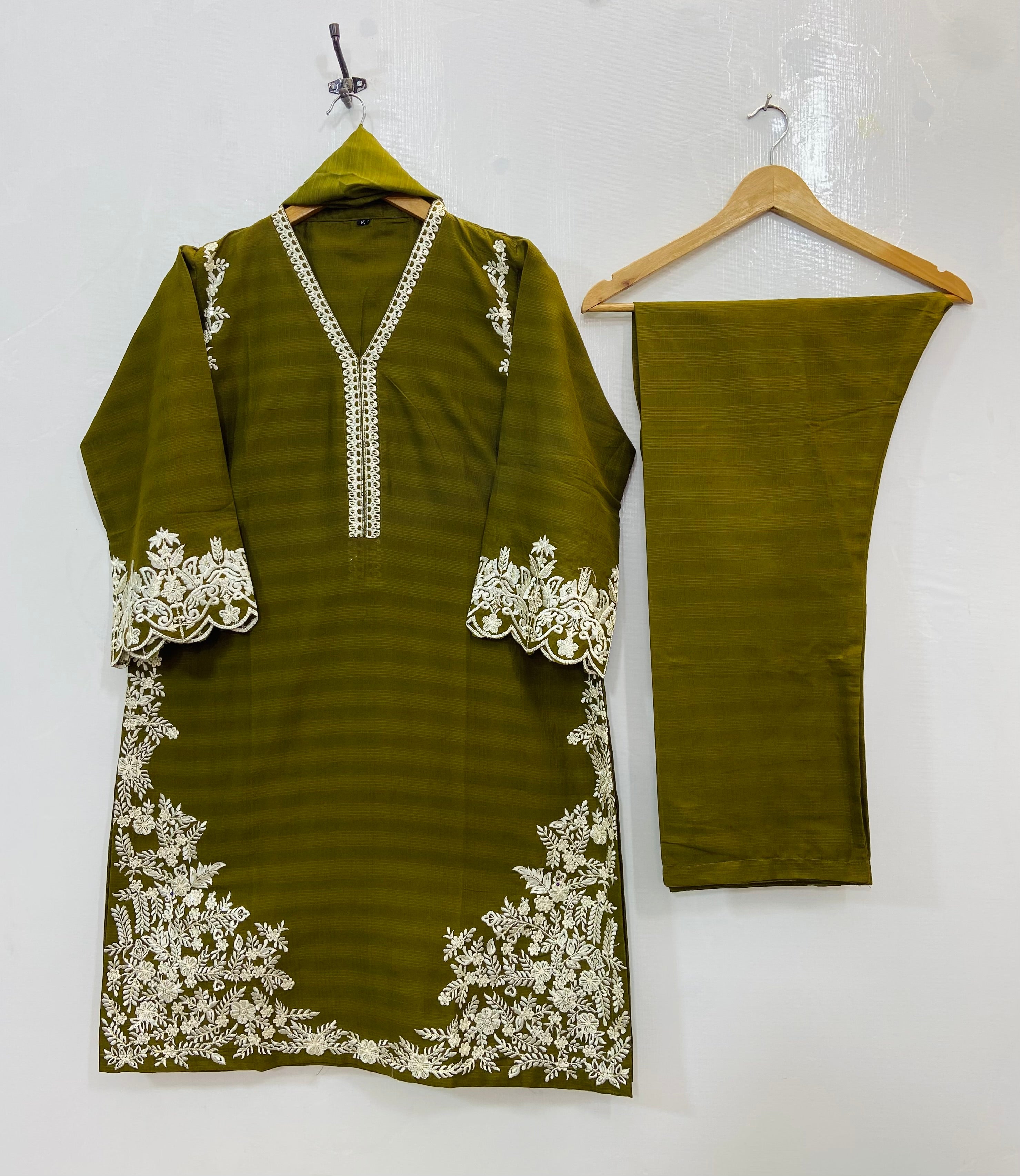 Floral Embroidered Bunch 3PC (Khaddar) D-130
