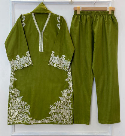 Richly Embroidered Luxe 3PC (Khaddar) D-330