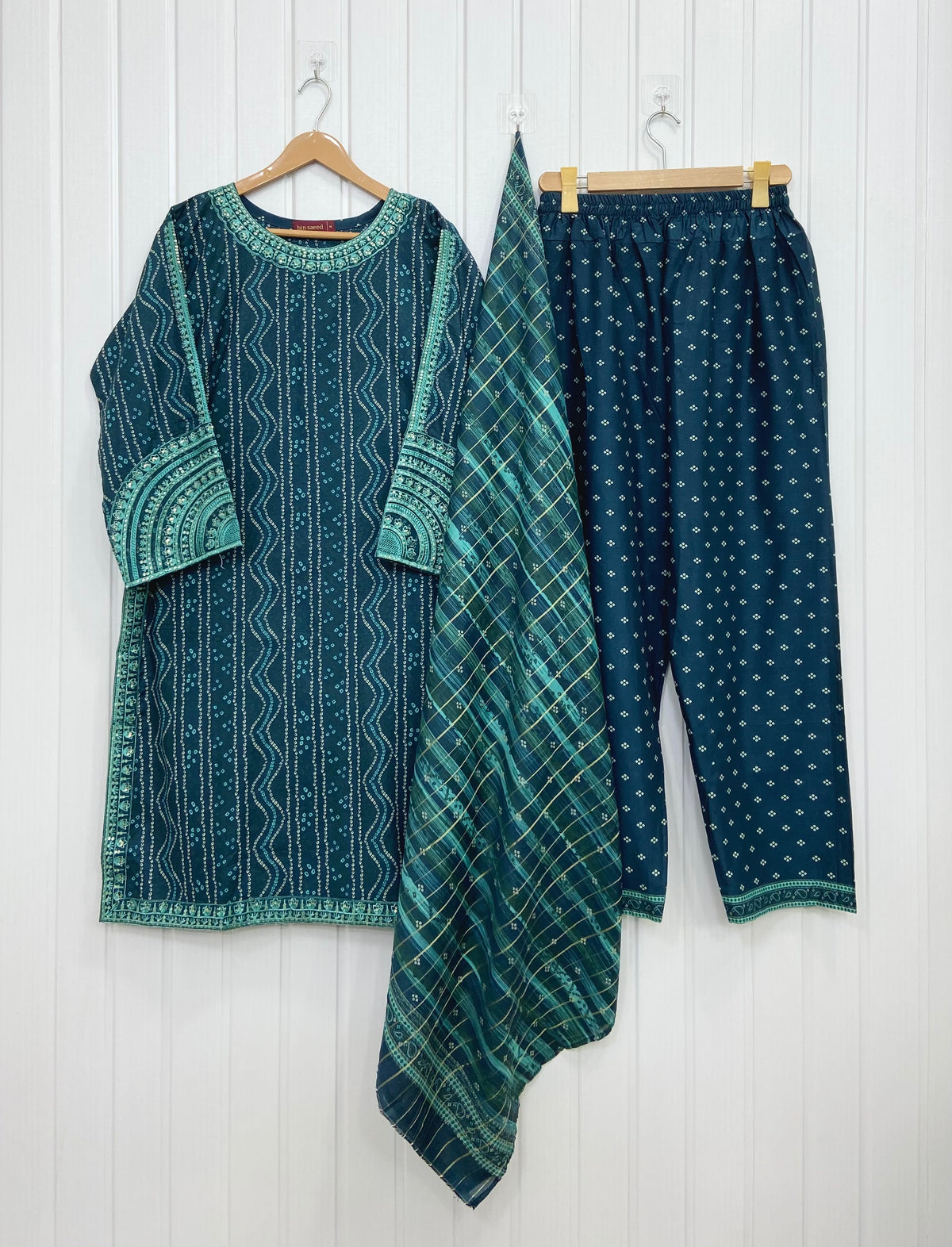 Sequins Touch | Premium Lawn D-774