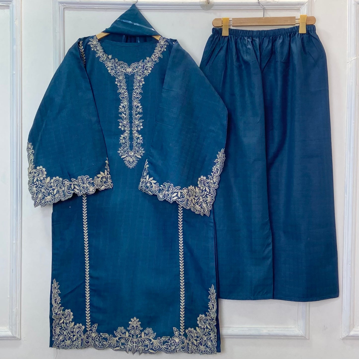 Rich Cutwork Embroidered 3PC (Premium Cotton) D-375