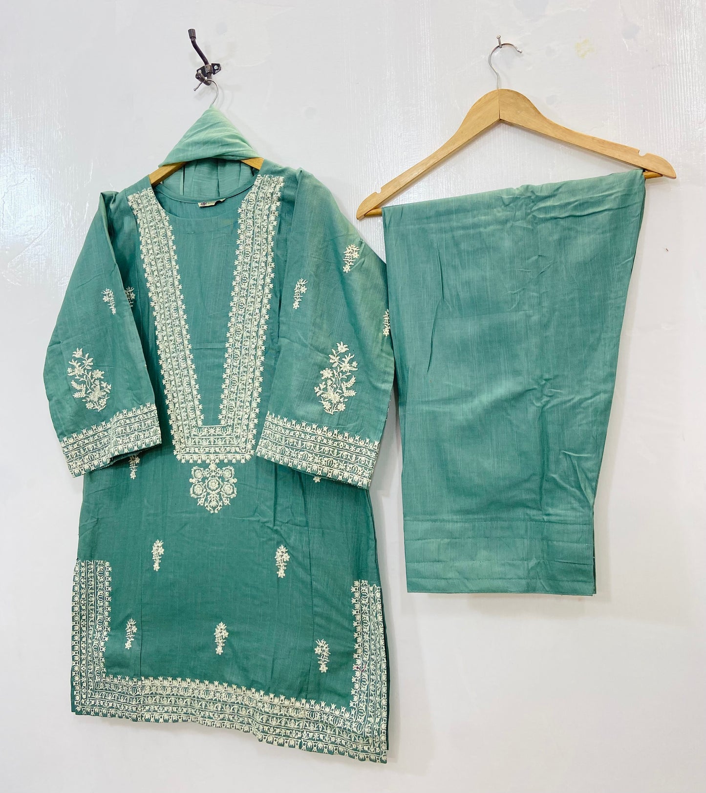 Embroidered Farshi 3PC (Khaddar) (Best Selling) D-136