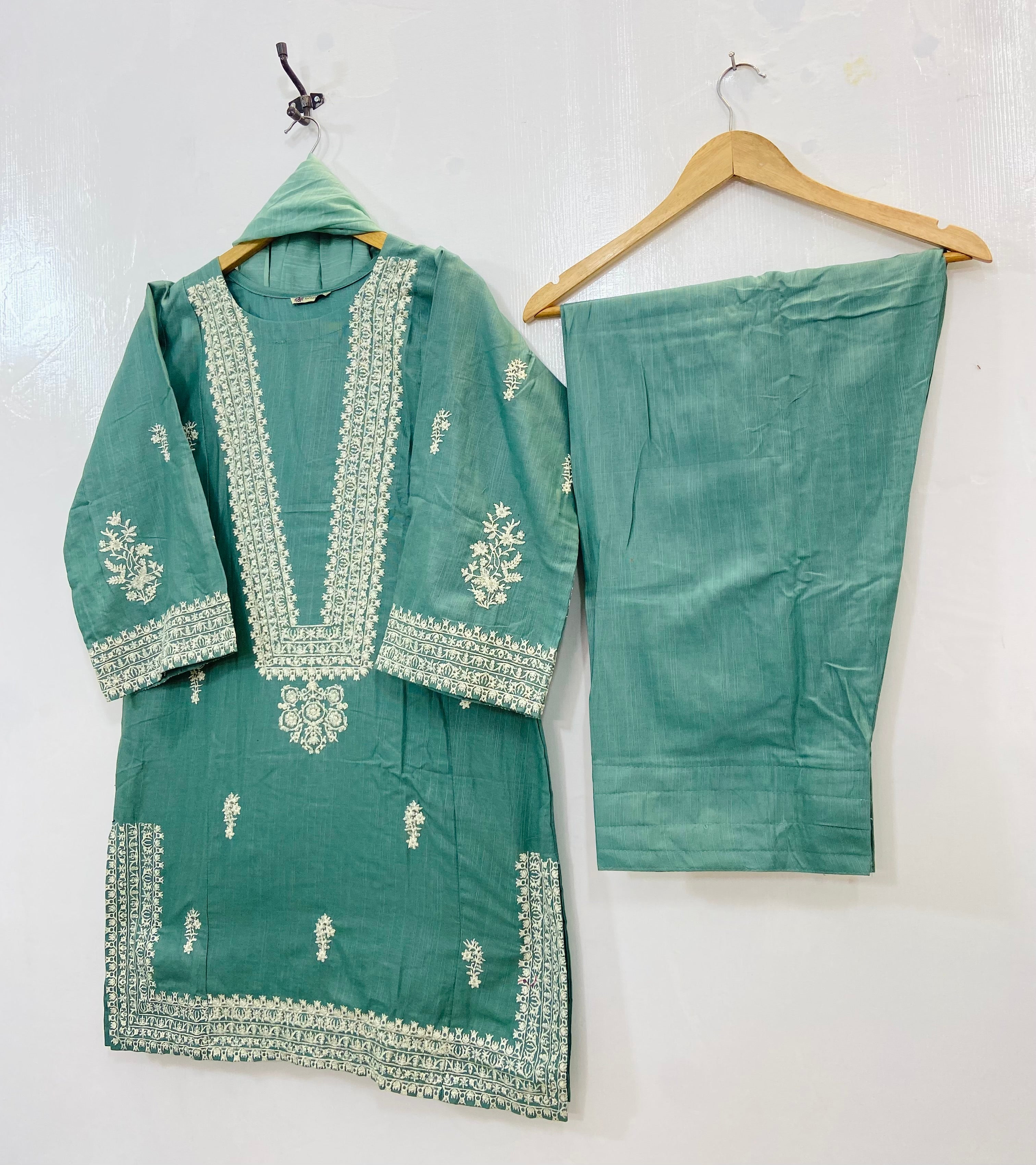 Embroidered Farshi 3PC (Khaddar) (Best Selling) D-136