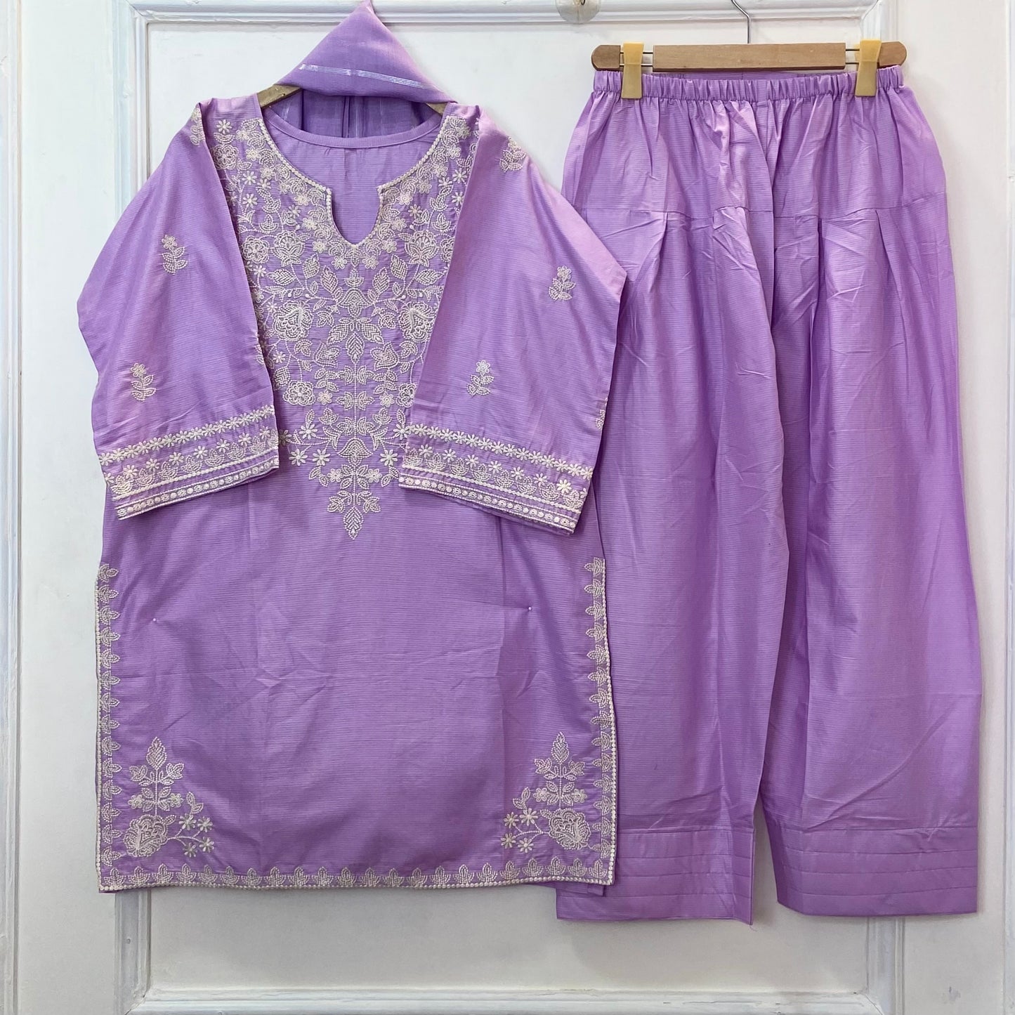 Floral Bunch Embroidered 3PC (Premium Cotton) D-371