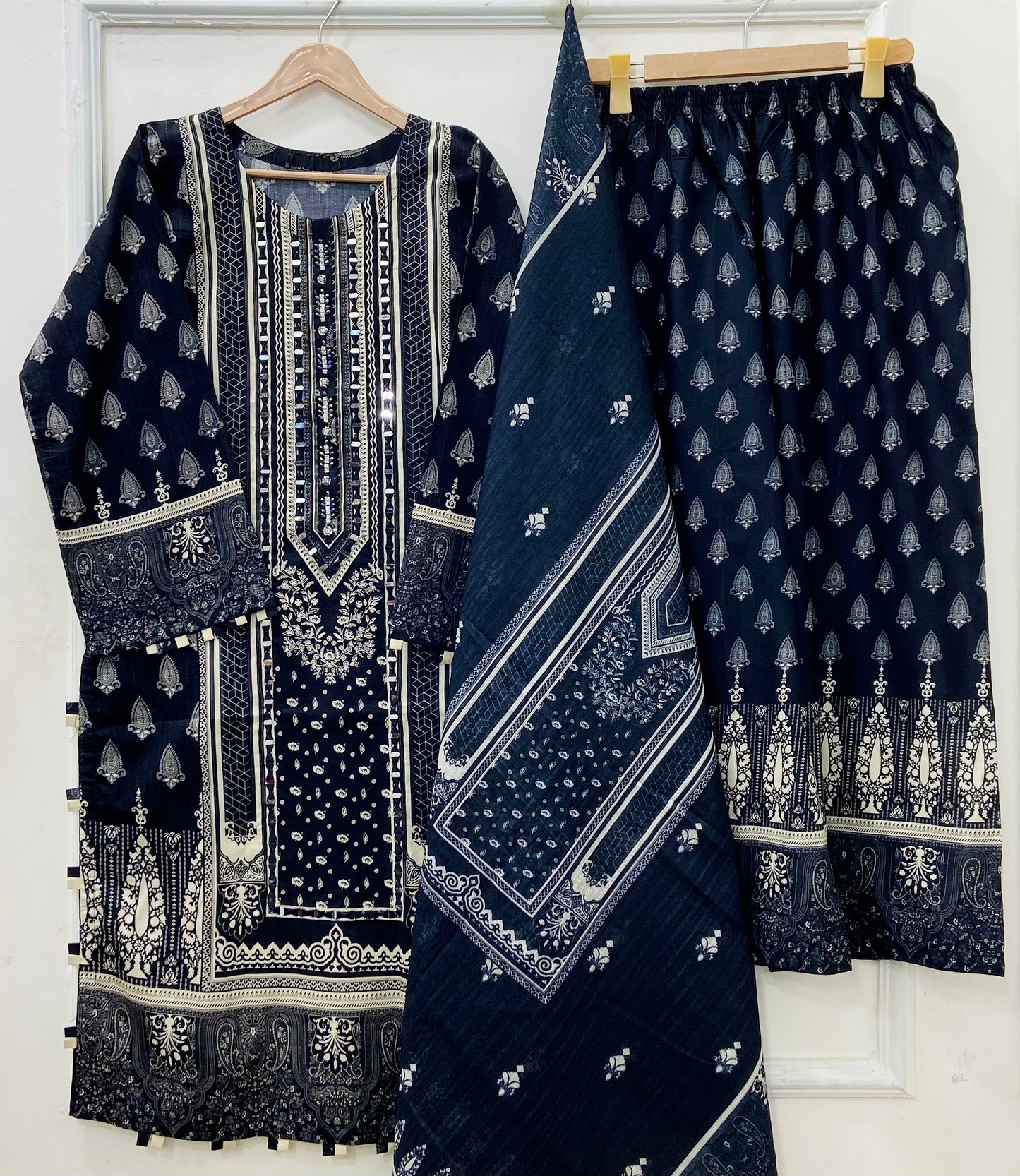 Noor-e-Aaina | 3PC Lawn D-573