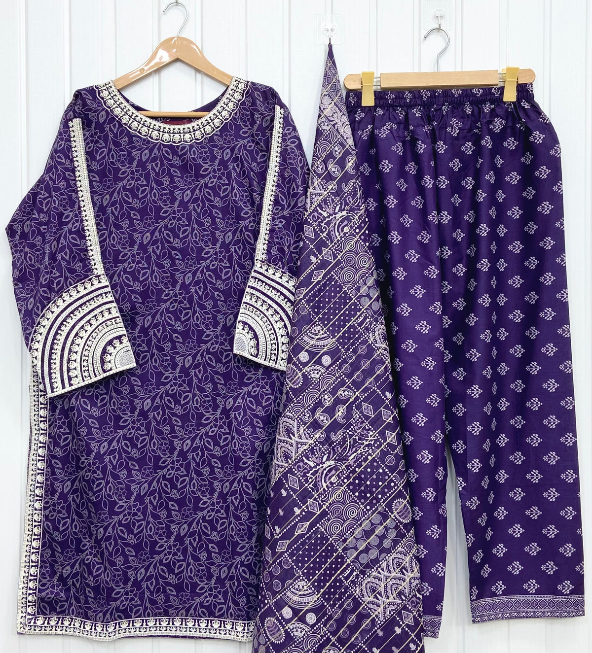 Sequins Touch | Premium Lawn D-774
