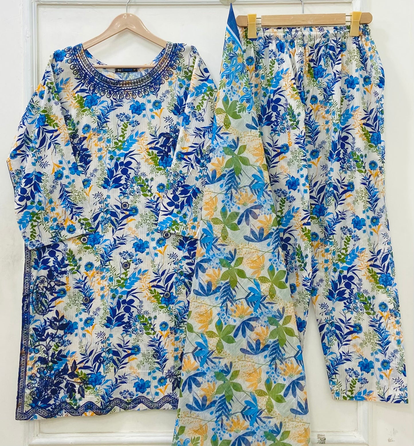 Article no: D-673 Bana Dora Lawn
