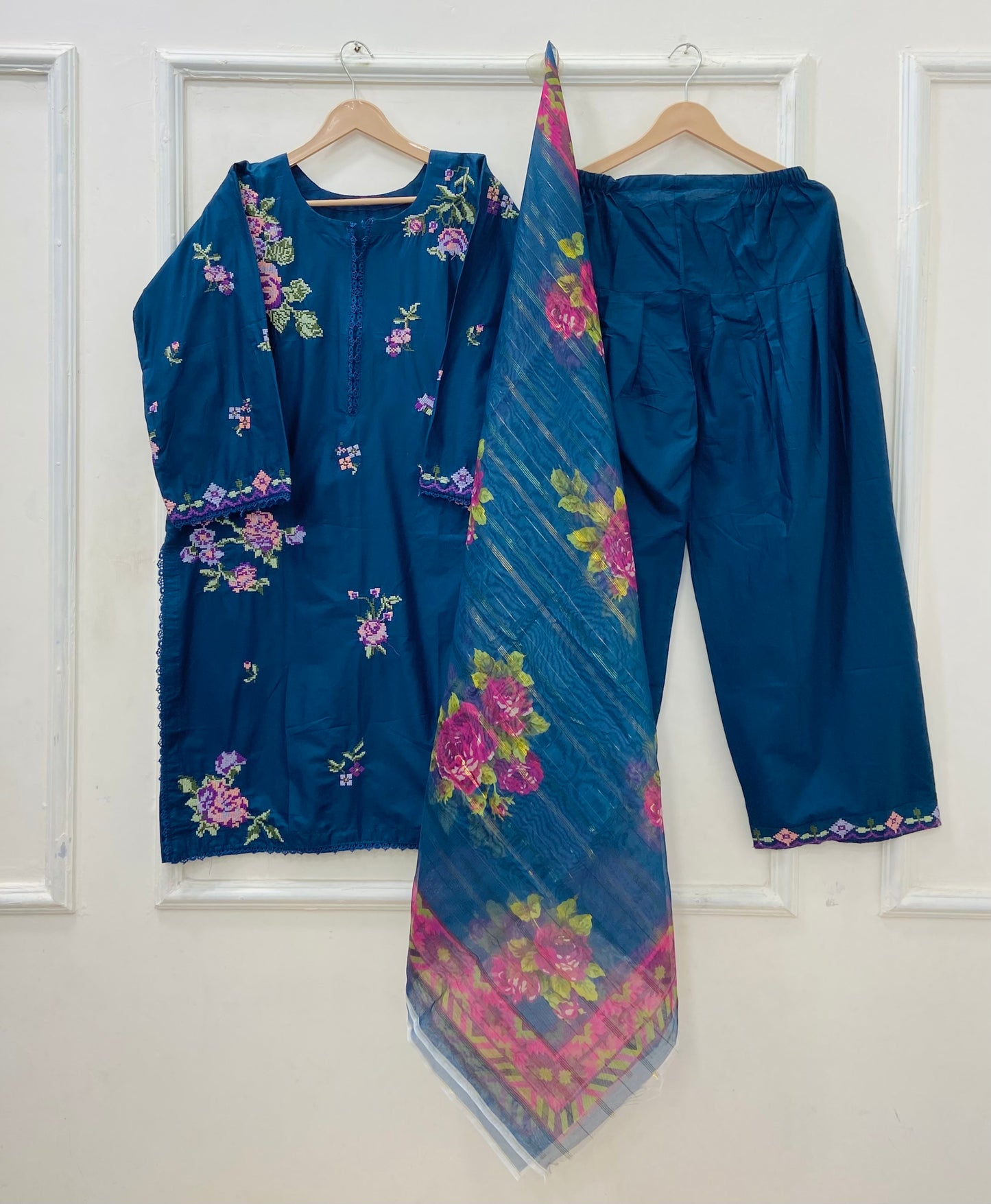 Embroidered Farshi | 3PC Cotton Lawn D-597