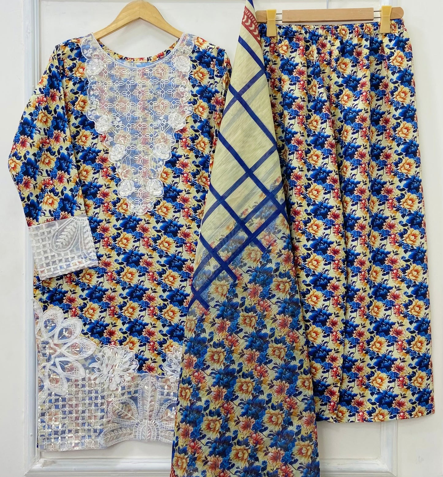 Titli Embroidered 3PC (Bana Dora Silk) D-414