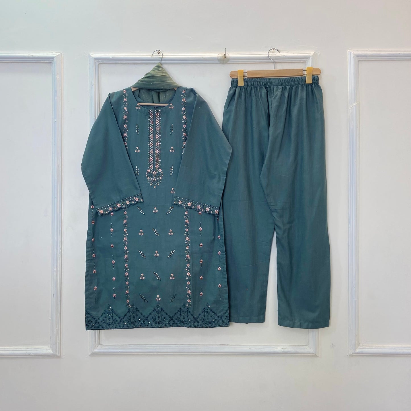 Classic Embroidered 3PC (Khaddar) D-307