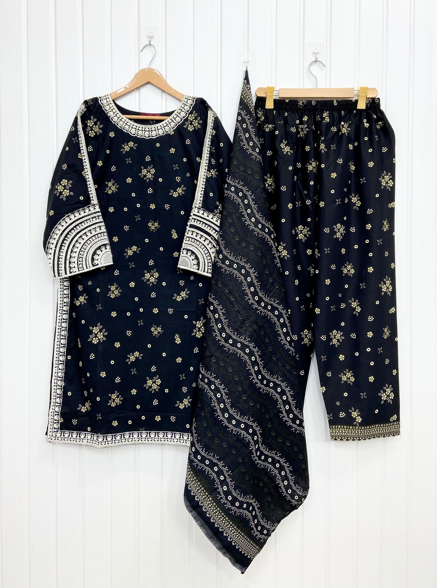 Sequins Touch | Premium Lawn D-774